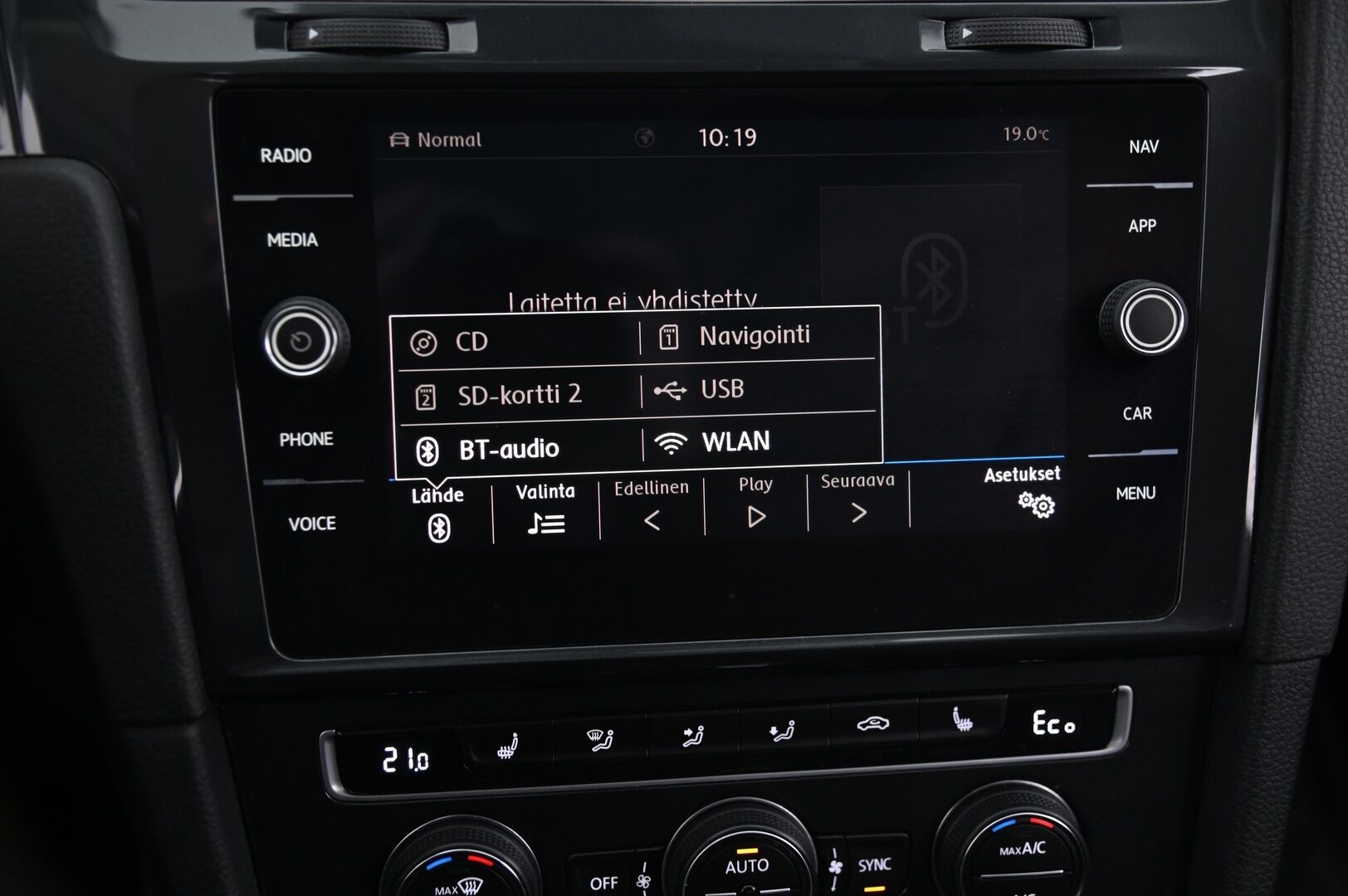Volkswagen Golf 2020 e-Golf 100 kW (136 hv) automaatti *Adapt. vakkari  / Nahat / Navi / Lämpöpumppu / P.Kamera* - *SoH 93.2% / CCS / Suomi-auto / 2x renkaat&vanteet / Juuri huollettu*