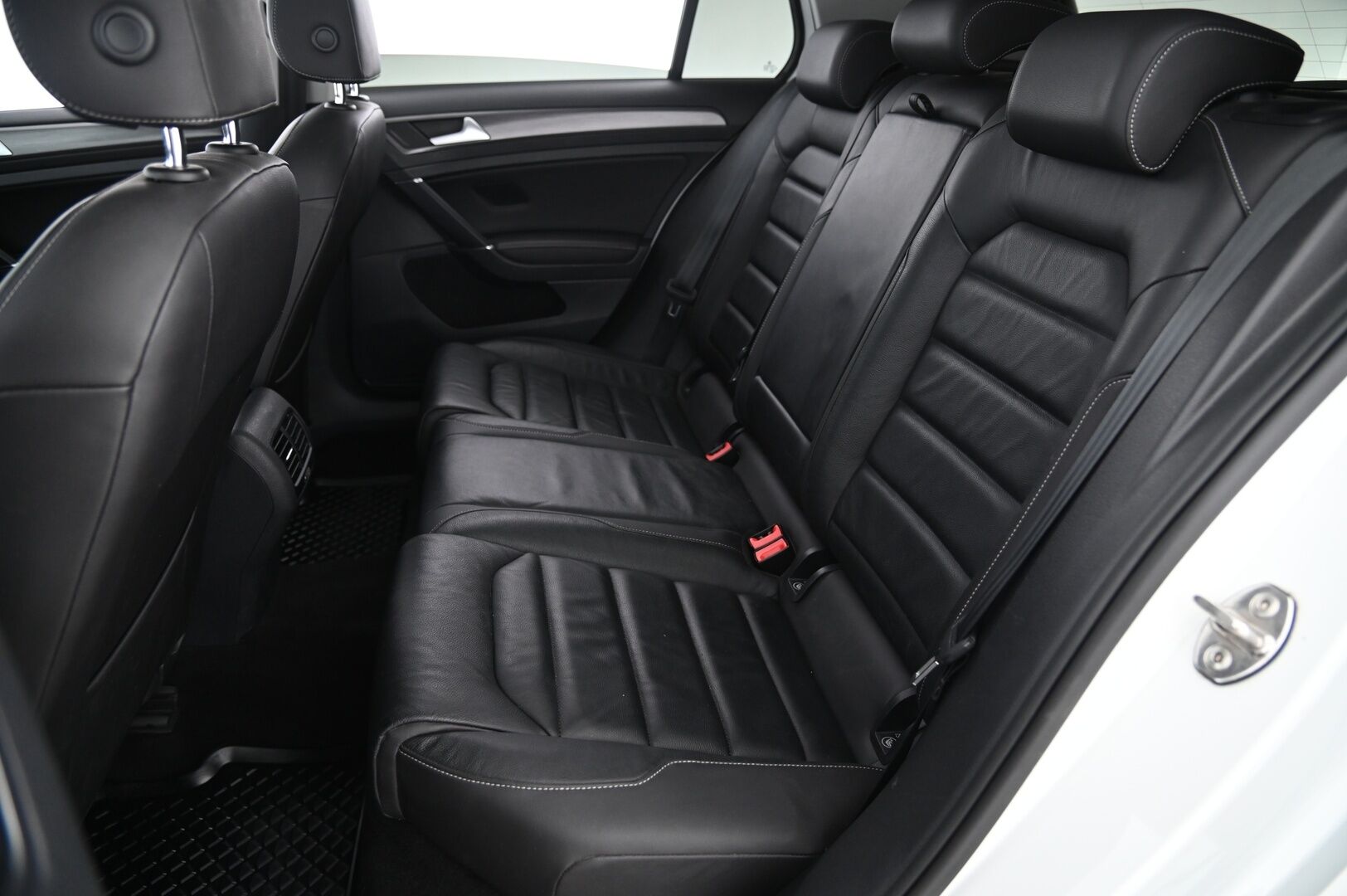 Volkswagen Golf 2020 e-Golf 100 kW (136 hv) automaatti *Adapt. vakkari  / Nahat / Navi / Lämpöpumppu / P.Kamera* - *SoH 93.2% / CCS / Suomi-auto / 2x renkaat&vanteet / Juuri huollettu*