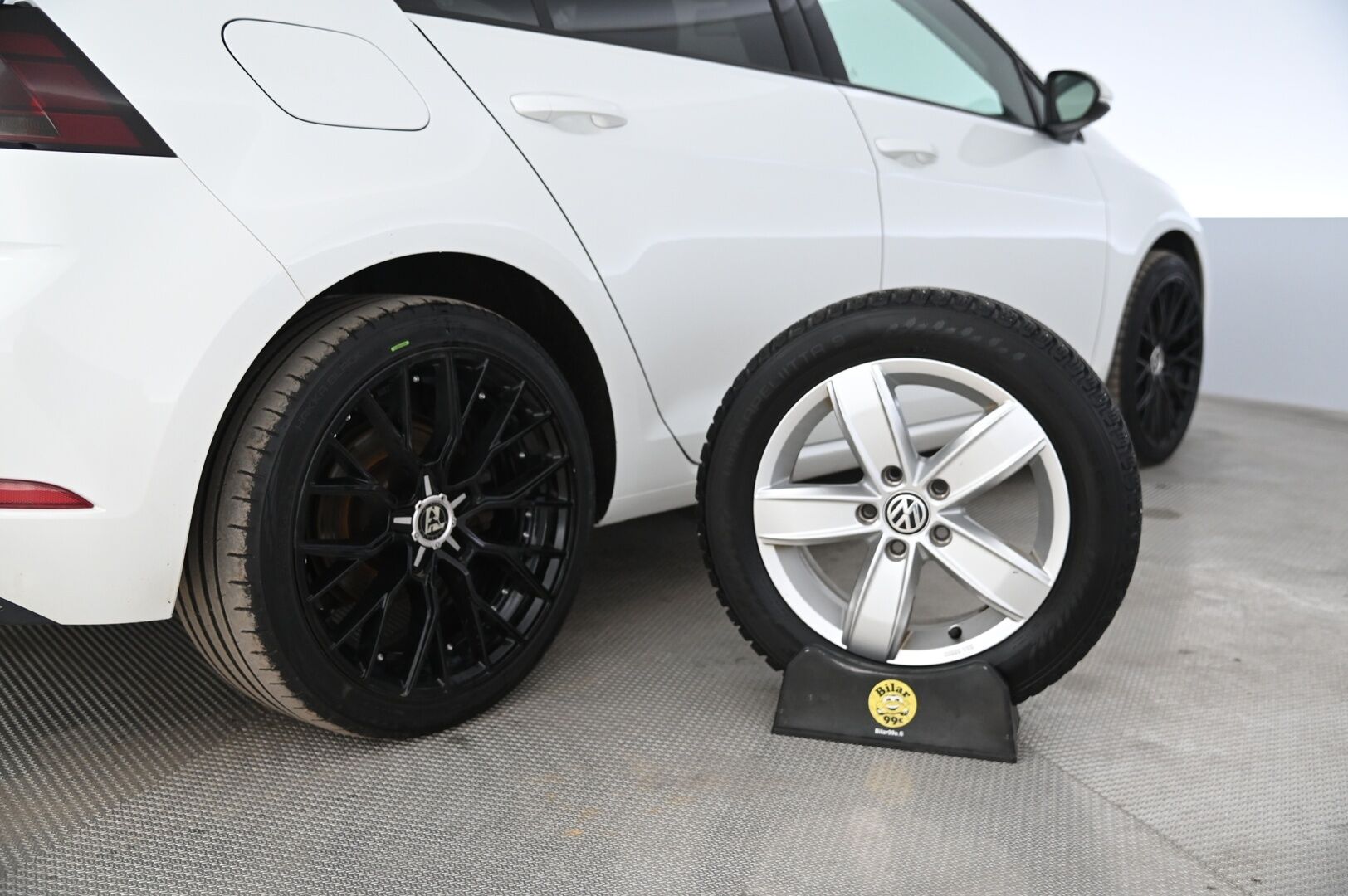 Volkswagen Golf 2020 e-Golf 100 kW (136 hv) automaatti *ACC / Nahat / Navi / ILP* - *CCS / Suomi-auto / 2x renkaat&vanteet*