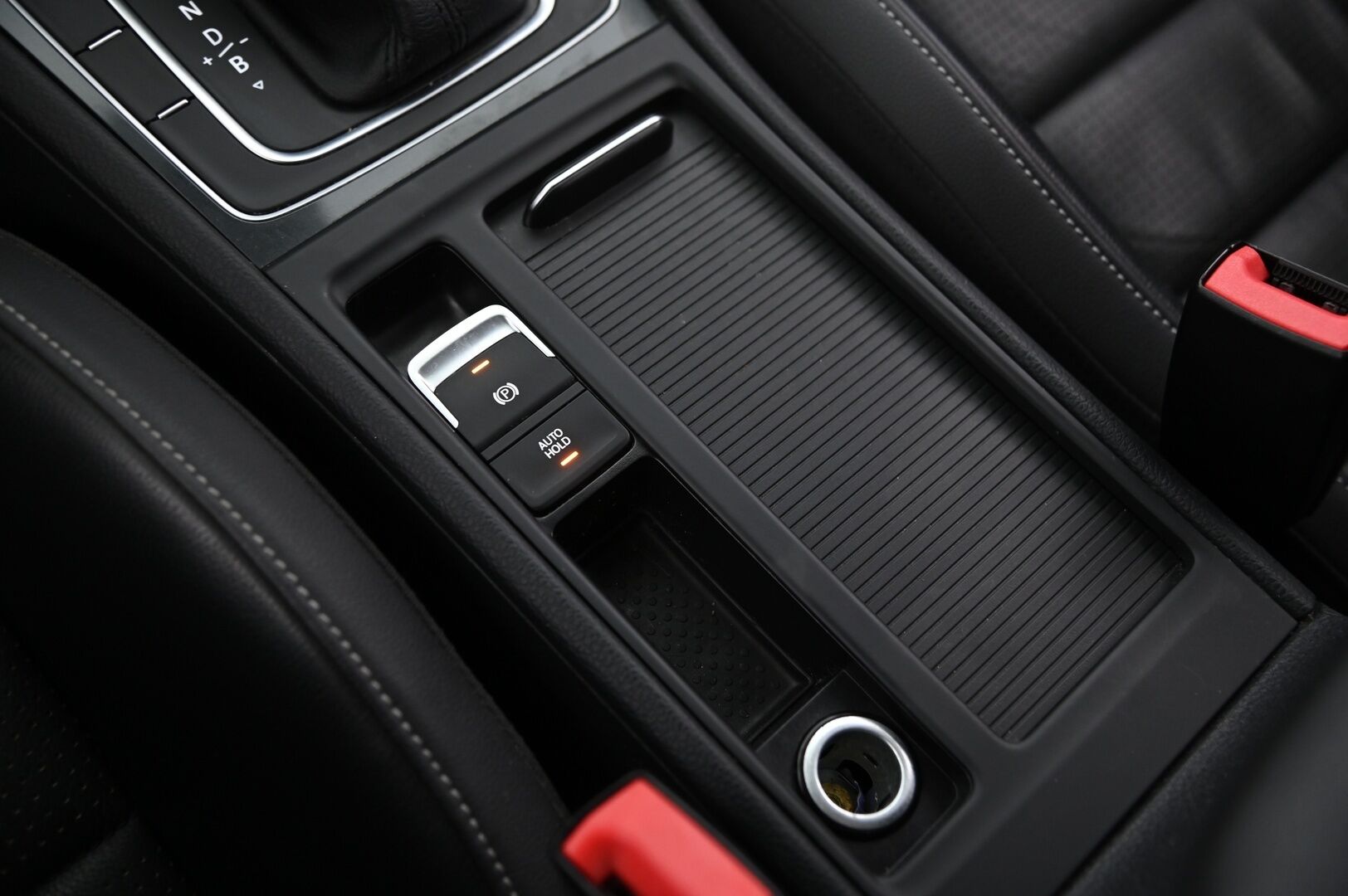 Volkswagen Golf 2020 e-Golf 100 kW (136 hv) automaatti *ACC / Nahat / Navi / ILP* - *CCS / Suomi-auto / 2x renkaat&vanteet*