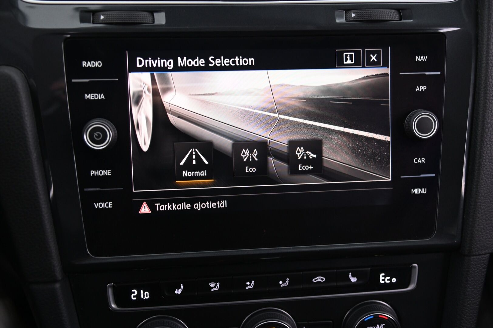 Volkswagen Golf 2020 e-Golf 100 kW (136 hv) automaatti *ACC / Nahat / Navi / ILP* - *CCS / Suomi-auto / 2x renkaat&vanteet*