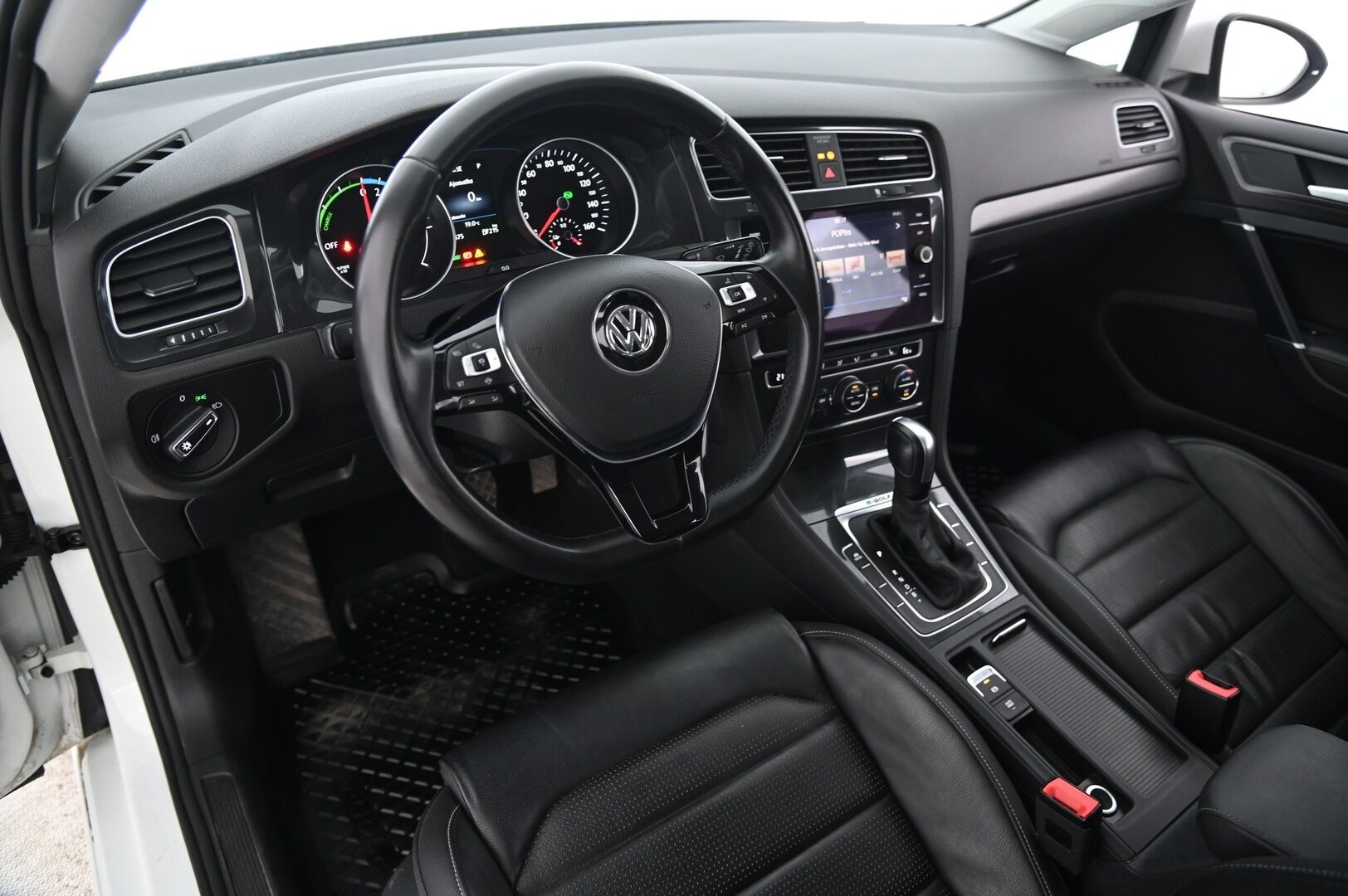 Volkswagen Golf 2020 e-Golf 100 kW (136 hv) automaatti *Adapt. vakkari  / Nahat / Navi / Lämpöpumppu / P.Kamera* - *SoH 93.2% / CCS / Suomi-auto / 2x renkaat&vanteet / Juuri huollettu*