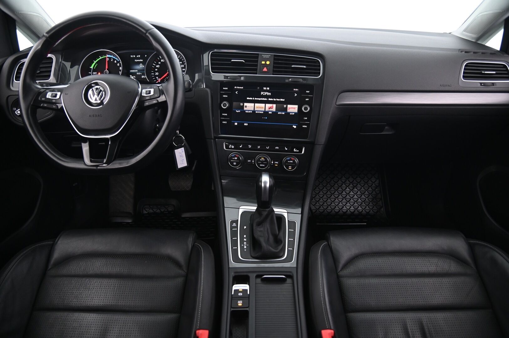 Volkswagen Golf 2020 e-Golf 100 kW (136 hv) automaatti *Adapt. vakkari  / Nahat / Navi / Lämpöpumppu / P.Kamera* - *SoH 93.2% / CCS / Suomi-auto / 2x renkaat&vanteet / Juuri huollettu*