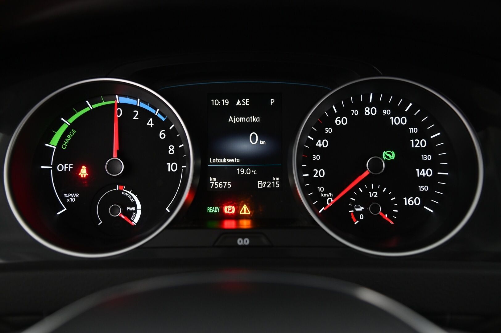Volkswagen Golf 2020 e-Golf 100 kW (136 hv) automaatti *Adapt. vakkari  / Nahat / Navi / Lämpöpumppu / P.Kamera* - *SoH 93.2% / CCS / Suomi-auto / 2x renkaat&vanteet / Juuri huollettu*