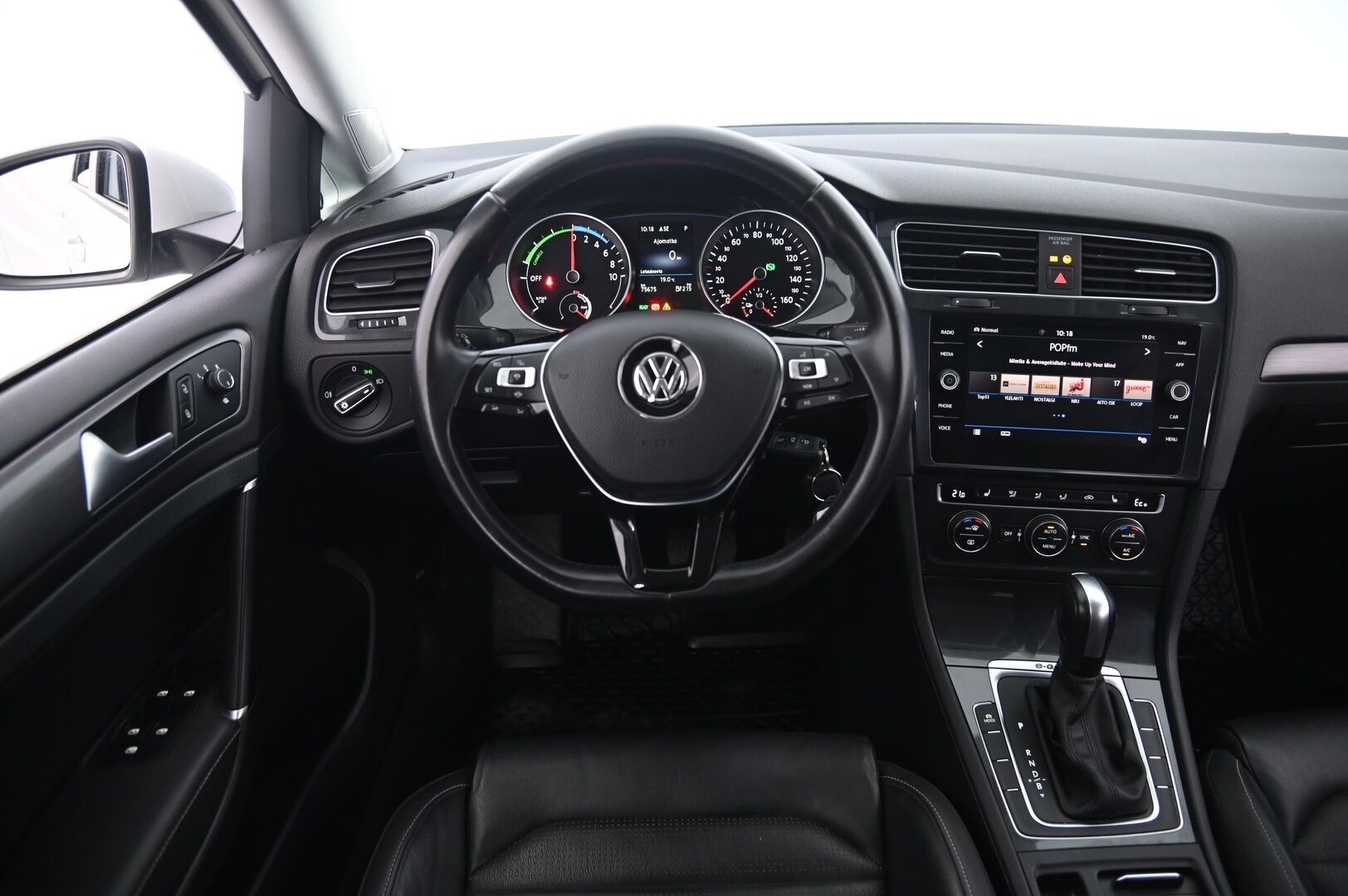 Volkswagen Golf 2020 e-Golf 100 kW (136 hv) automaatti *Adapt. vakkari  / Nahat / Navi / Lämpöpumppu / P.Kamera* - *SoH 93.2% / CCS / Suomi-auto / 2x renkaat&vanteet / Juuri huollettu*