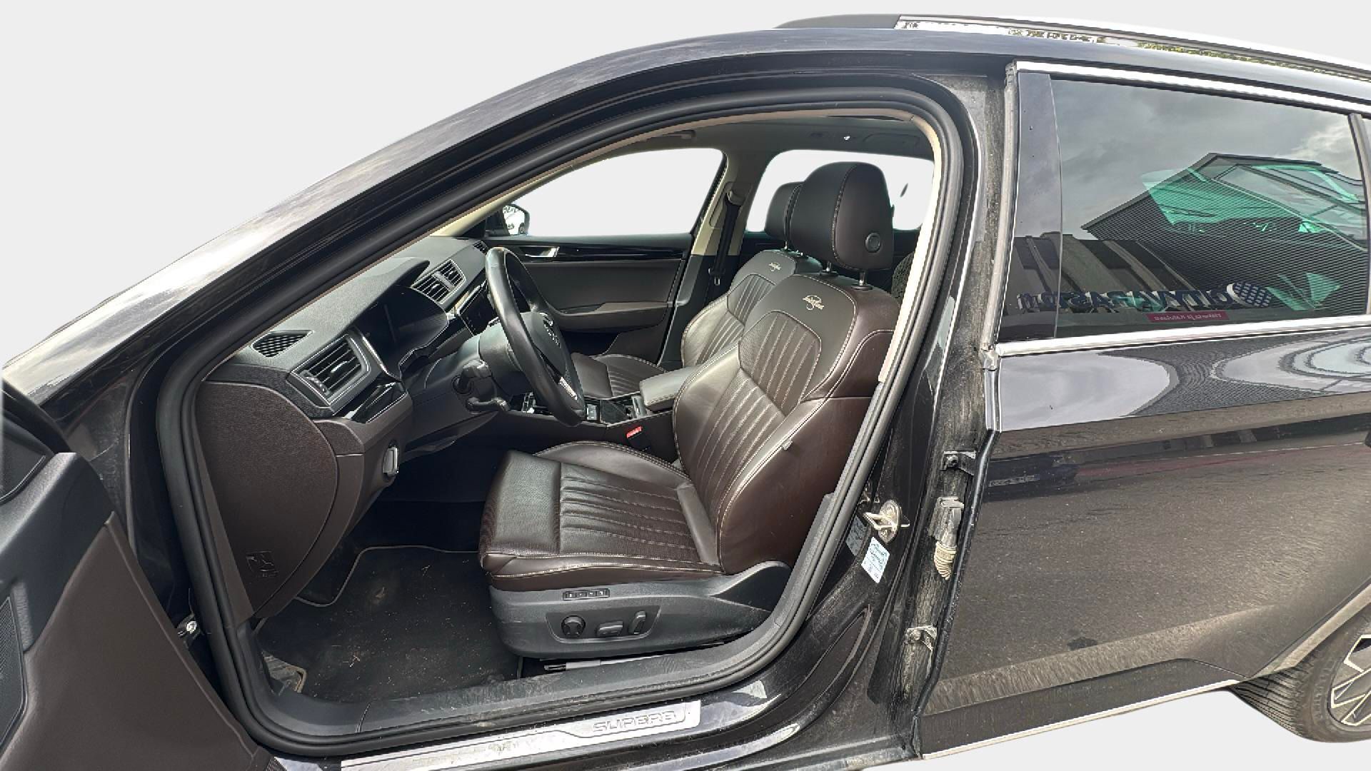 Skoda Superb 2020 Combi 1,4 TSI PHEV L&K iV DSG Autom. *360 kamera / Adapt. Vakkari / Canton / Crystal Lighting / Panorama / Hierova kuljettajan istuin / Ilmastoidut penkit* - *Juuri huollettu / Kahdet merkki renkaat / Tuulilasi juuri vaihdettu*