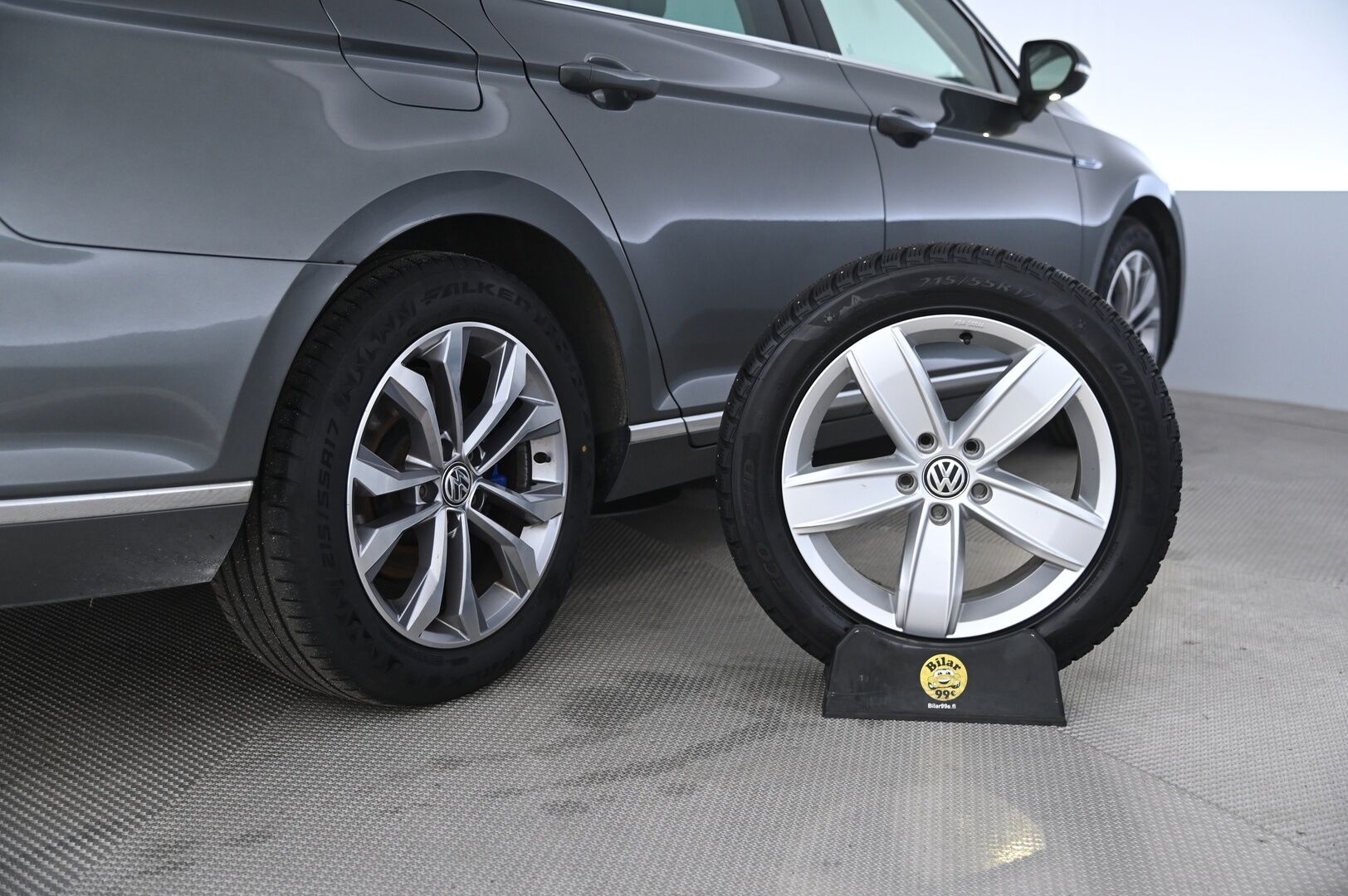 Volkswagen Passat 2017 Variant GTE Plug-In Hybrid 160kW DSG - Adapt vakkari | P*kamera |  Digimittaristo | Vetokoukku | Panorama | Applecarplay | 2x renkaat & vanteet
