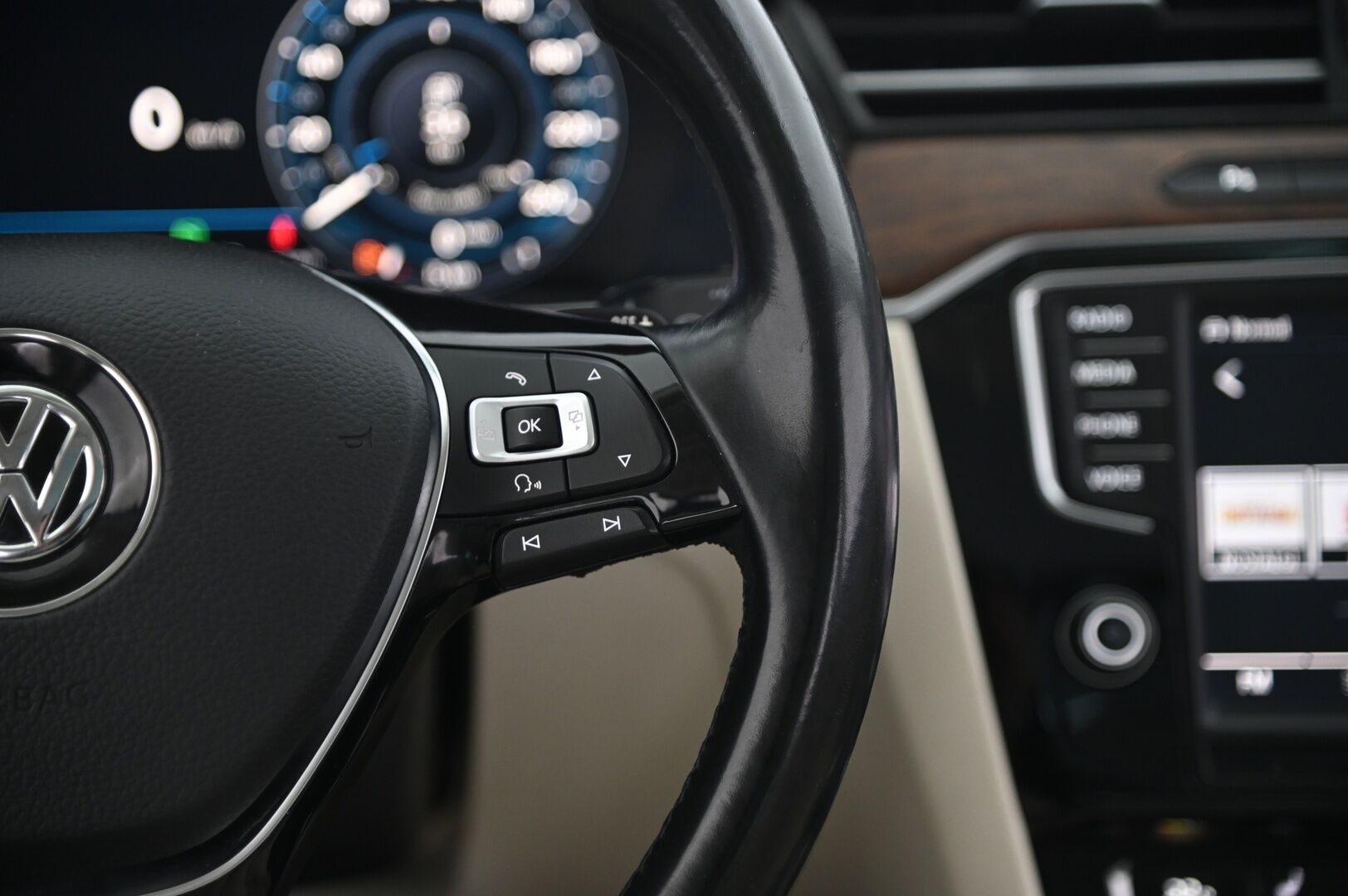 Volkswagen Passat 2017 Variant GTE Plug-In Hybrid 160kW DSG - Adapt vakkari | P*kamera |  Digimittaristo | Vetokoukku | Panorama | Applecarplay | 2x renkaat & vanteet