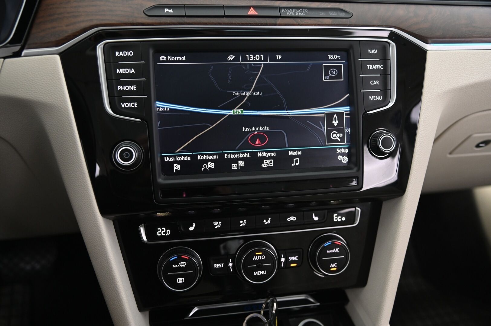 Volkswagen Passat 2017 Variant GTE Plug-In Hybrid 160kW DSG - Adapt vakkari | P*kamera |  Digimittaristo | Vetokoukku | Panorama | Applecarplay | 2x renkaat & vanteet
