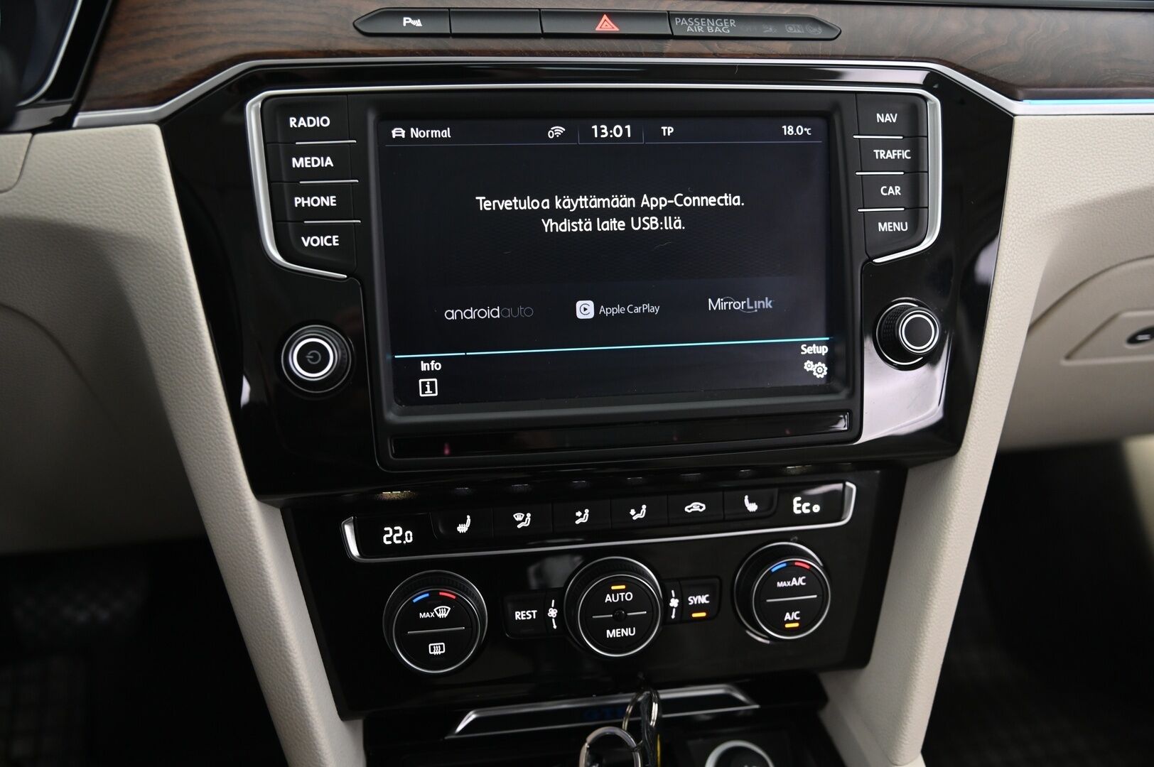 Volkswagen Passat 2017 Variant GTE Plug-In Hybrid 160kW DSG - Adapt vakkari | P*kamera |  Digimittaristo | Vetokoukku | Panorama | Applecarplay | 2x renkaat & vanteet