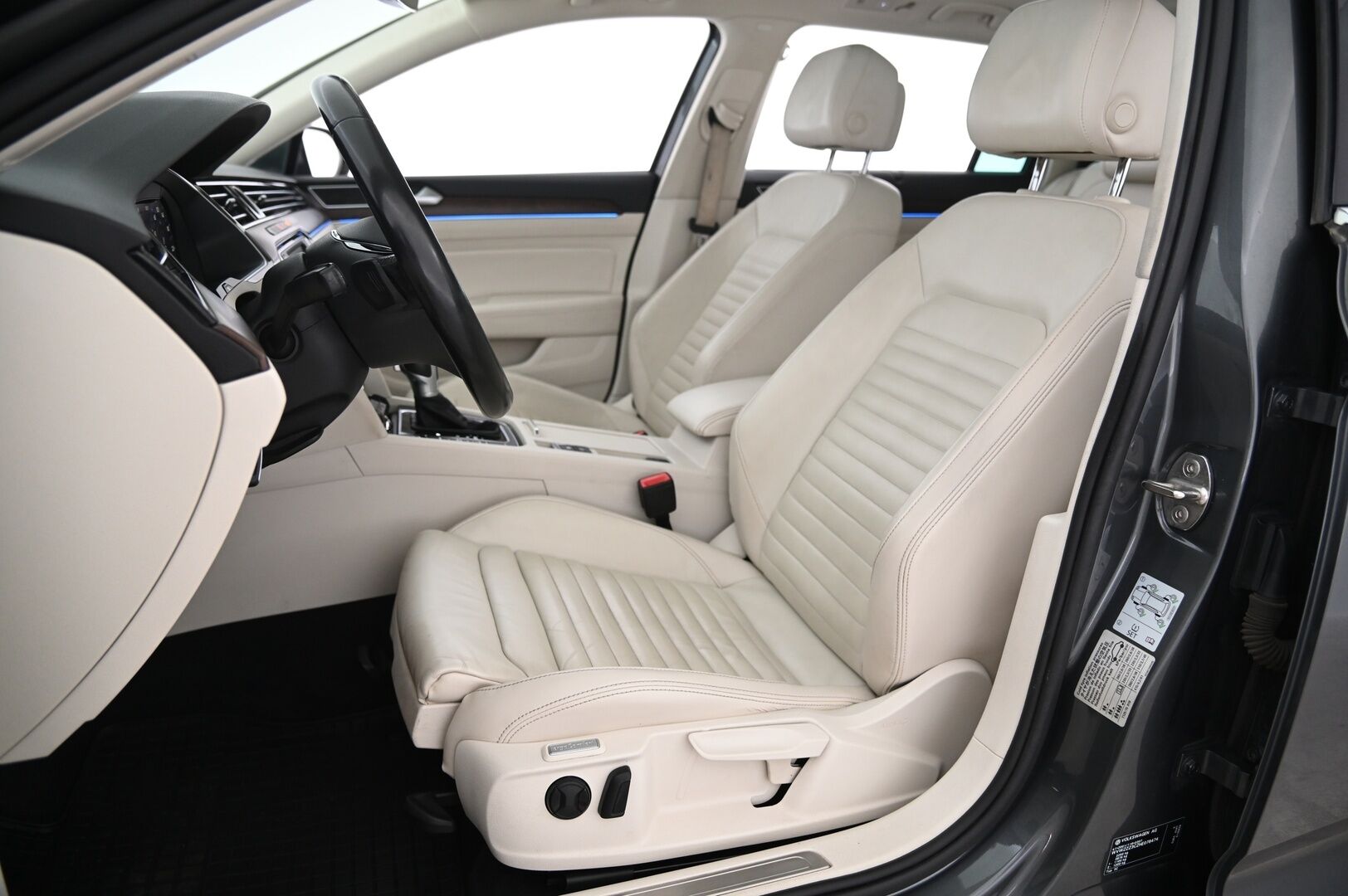 Volkswagen Passat 2017 Variant GTE Plug-In Hybrid 160kW DSG - Adapt vakkari | P*kamera |  Digimittaristo | Vetokoukku | Panorama | Applecarplay | 2x renkaat & vanteet