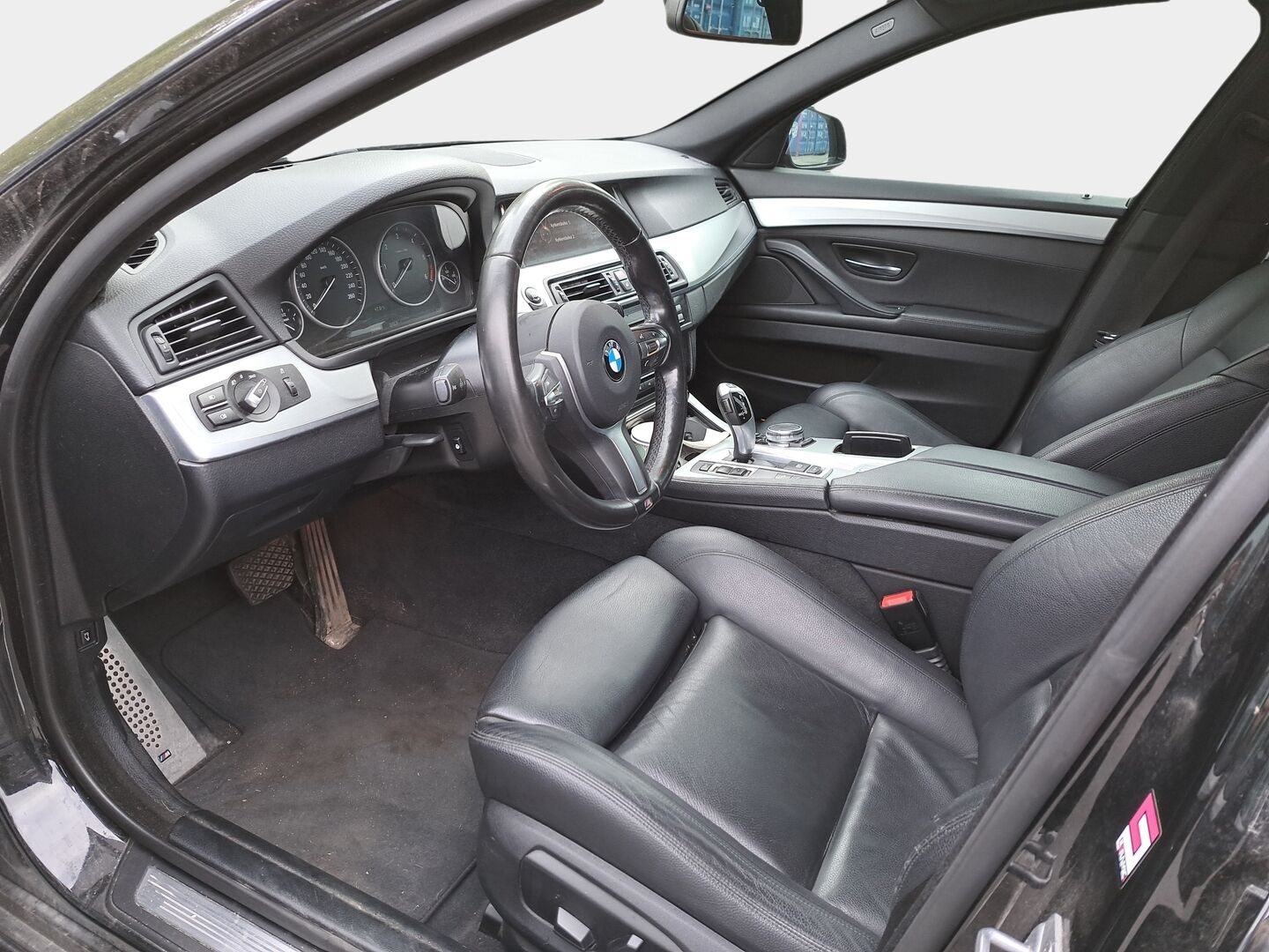 BMW 520 2017 2,0 F11 xDrive LCI M-Sport *Prof.Navi / Sporttinahat / Hifi / Koukku / Tutkat / S.Luukku* - Erittäin särmästi huollettu nelikko talven liukkaille!