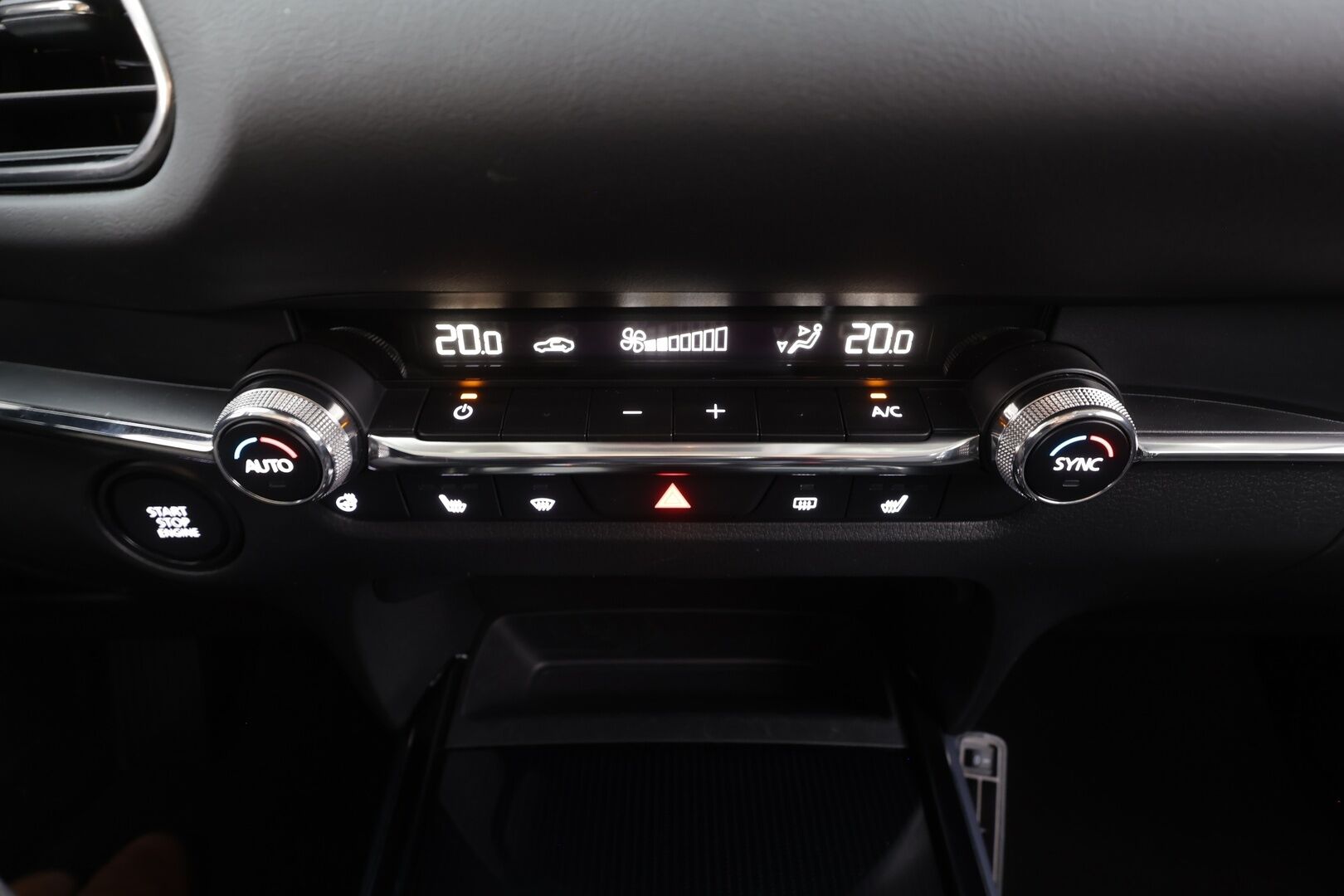 Mazda CX-30 2020 2,0 M Hybrid Skyactiv-X Vision Plus Business AT - | ACC | HUD | Koukku | P.kamera | Keyless | LED | Lämm. ratti | BSM | Apple & Android | Lohko + sisälämmitin | 
