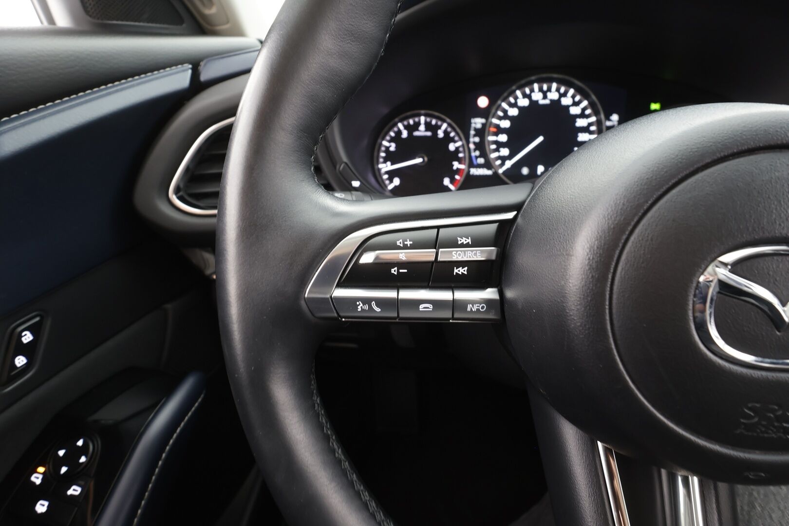 Mazda CX-30 2020 2,0 M Hybrid Skyactiv-X Vision Plus Business AT - | ACC | HUD | Koukku | P.kamera | Keyless | LED | Lämm. ratti | BSM | Apple & Android | Lohko + sisälämmitin | 