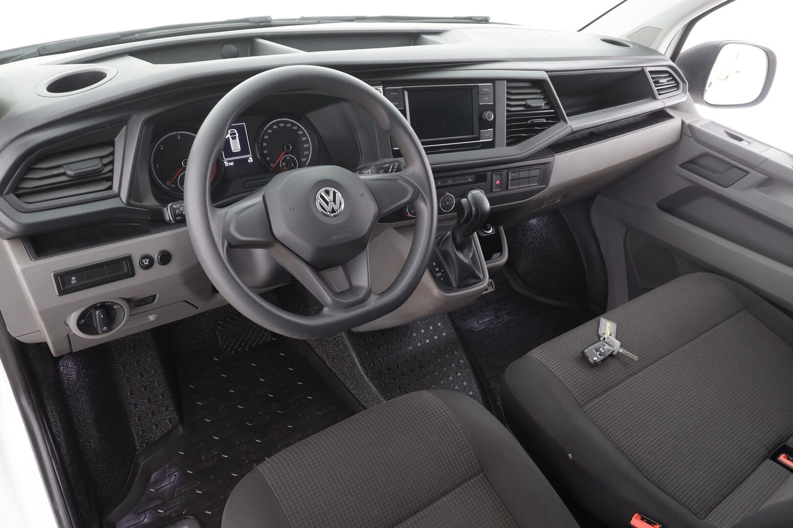 Volkswagen Transporter 2020 umpipakettiauto 2,0 TDI 110 kW DSG 3200Kg - 1.OM Suomi-auto | Webasto | P.kamera | AppConnect | Vakkari | Ilmastointi | Koukku | Kahdet renkaat