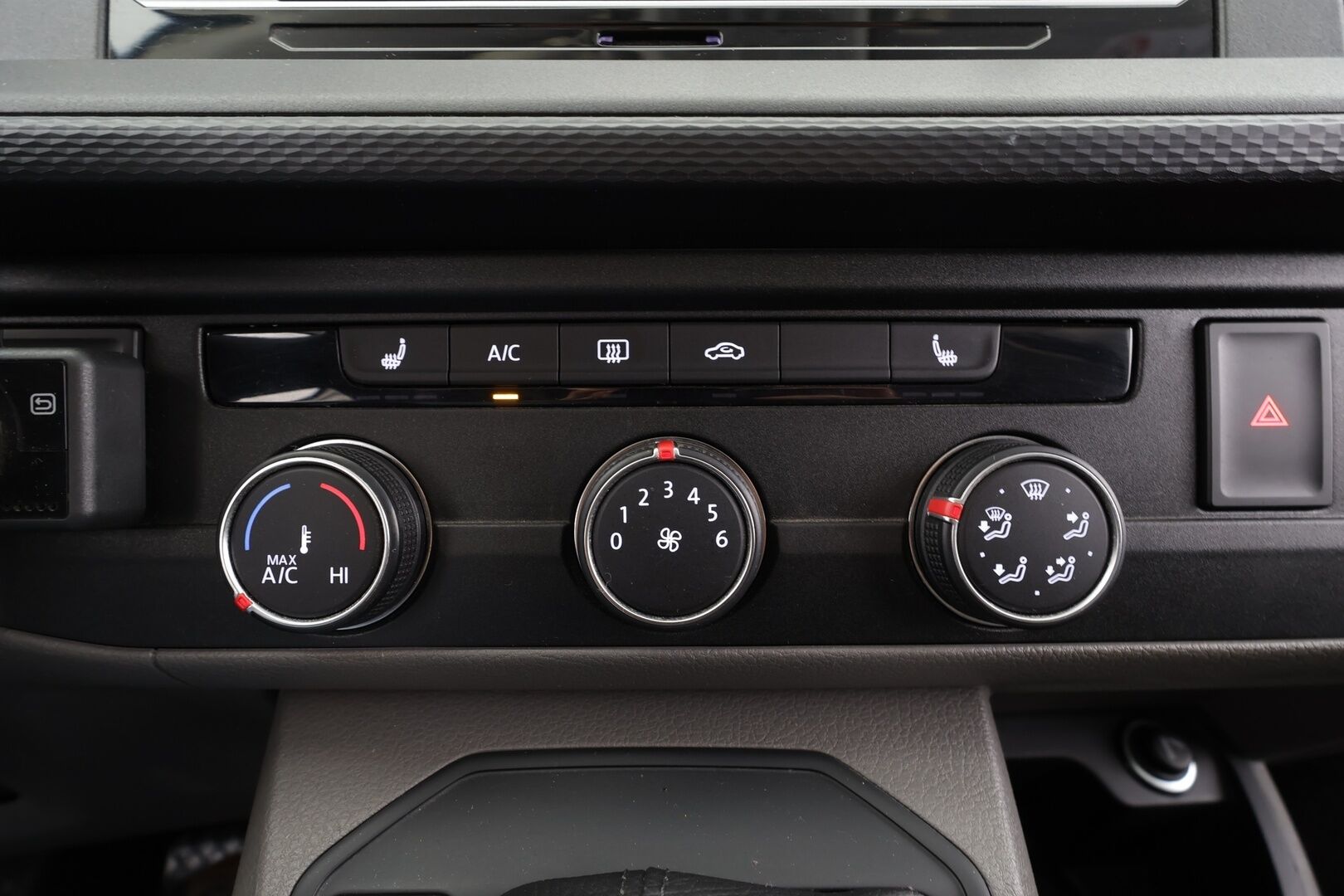 Volkswagen Transporter 2020 umpipakettiauto 2,0 TDI 110 kW DSG 3200Kg - 1.OM Suomi-auto | Webasto | P.kamera | AppConnect | Vakkari | Ilmastointi | Koukku | Kahdet renkaat