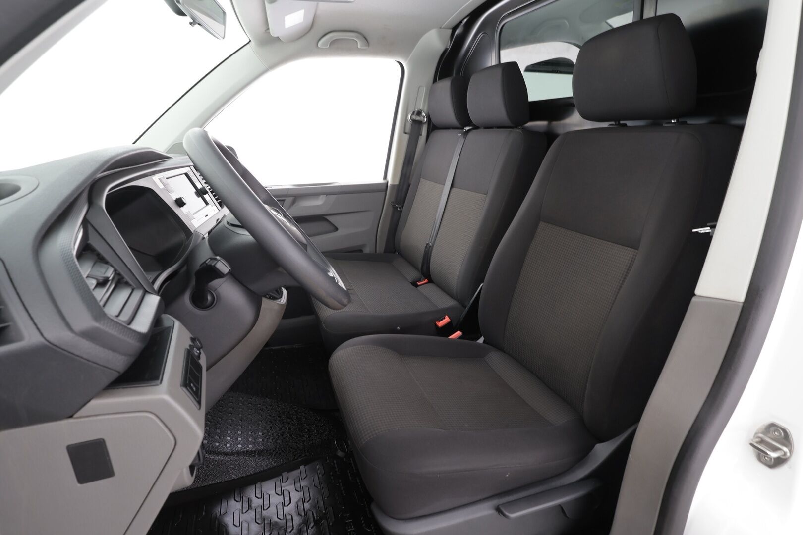 Volkswagen Transporter 2020 umpipakettiauto 2,0 TDI 110 kW DSG 3200Kg - 1.OM Suomi-auto | Webasto | P.kamera | AppConnect | Vakkari | Ilmastointi | Koukku | Kahdet renkaat