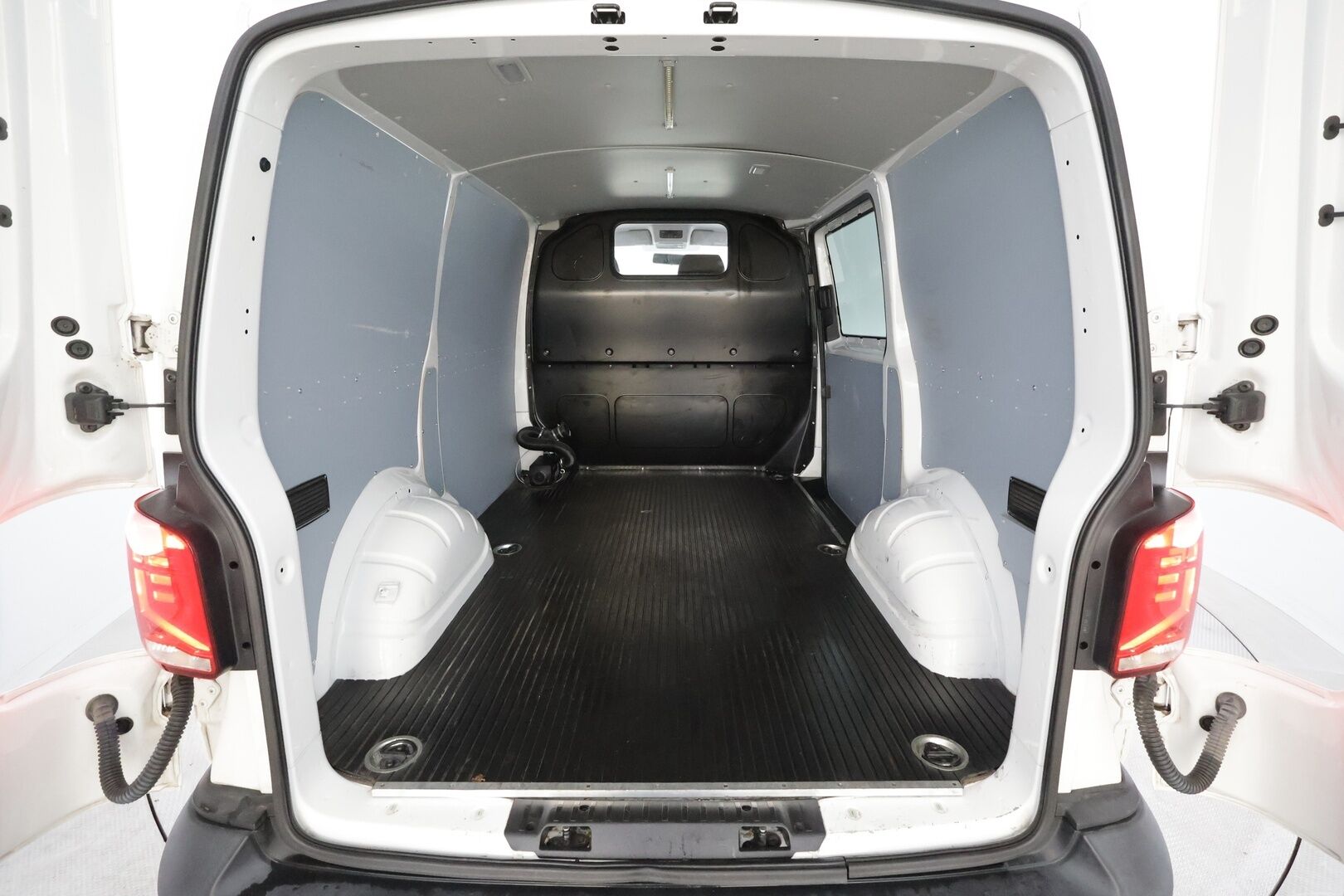 Volkswagen Transporter 2020 umpipakettiauto 2,0 TDI 110 kW DSG 3200Kg - 1.OM Suomi-auto | Webasto | P.kamera | AppConnect | Vakkari | Ilmastointi | Koukku | Kahdet renkaat