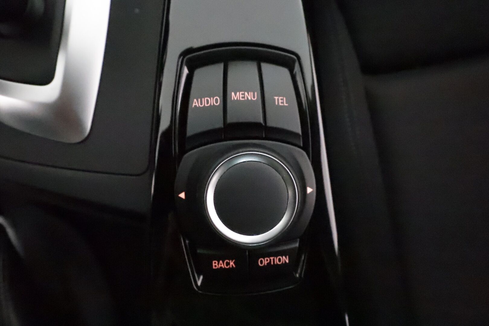 BMW 320 2017 F31 Touring 320d A xDrive Business Sport * Vetokoukku / Sporttipenkit / Vakkari / Peruutustutkat / LED - Kahdet renkaat aluvanteilla / Ei AdBlue / KeylessGo! - HULLU BLACKWEEK KORKOTARJOUS 2,49%