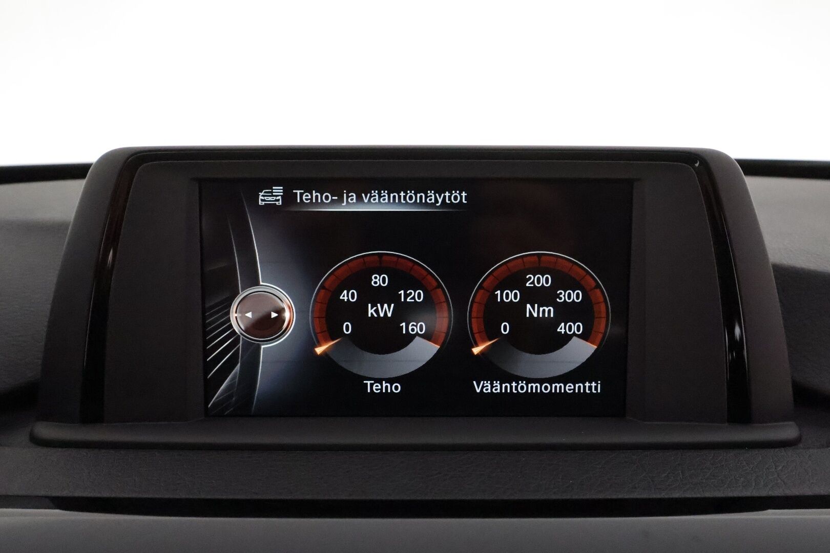 BMW 320 2017 F31 Touring 320d A xDrive Business Sport *Vakkari / P.tutkat / Bluetooth / Sporttipenkit / LED / Koukku* - Kahdet renkaat aluvanteilla