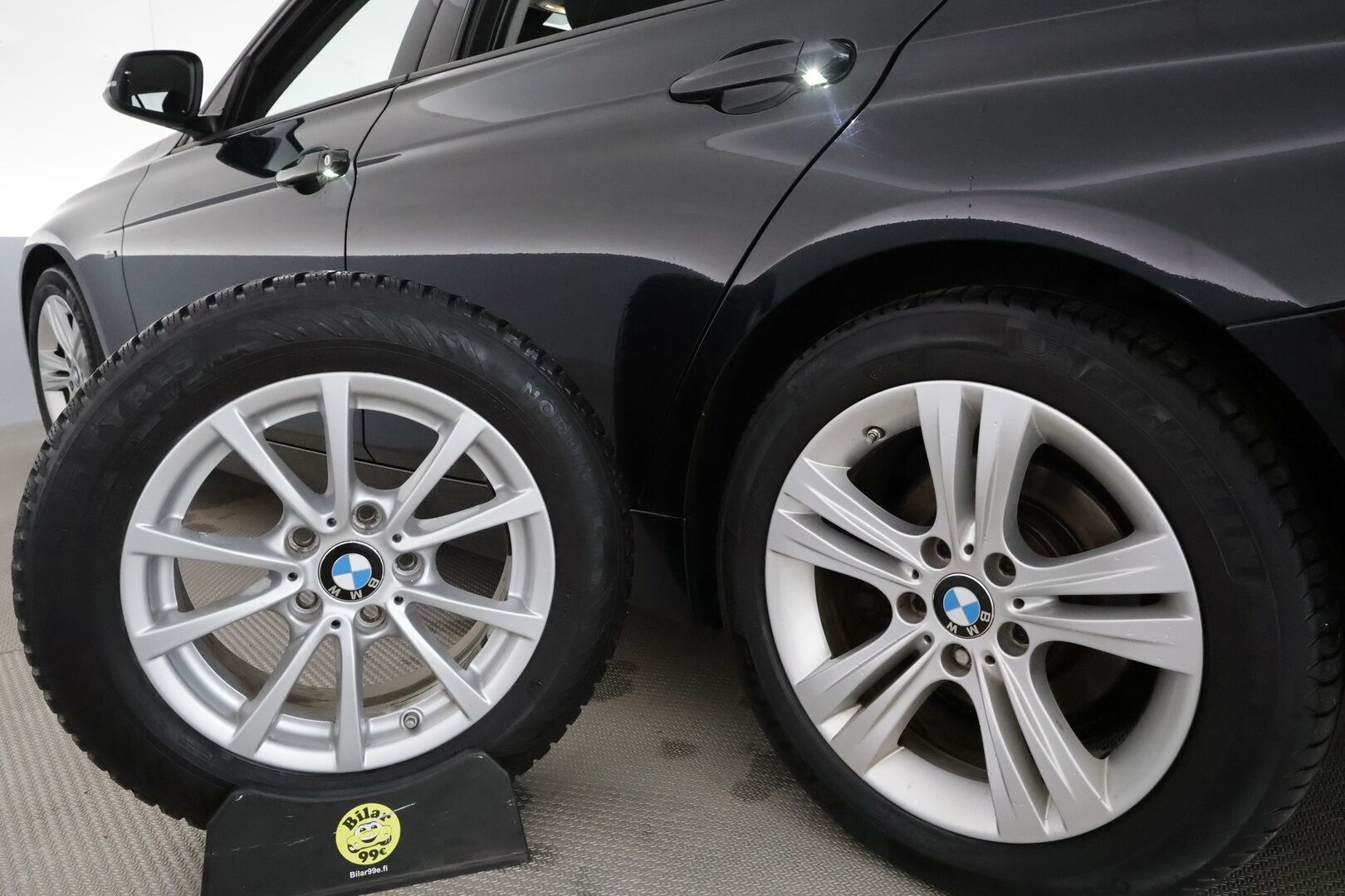 BMW 320 2017 F31 Touring 320d A xDrive Business Sport * Vetokoukku / Sporttipenkit / Vakkari / Peruutustutkat / LED - Kahdet renkaat aluvanteilla / Ei AdBlue / KeylessGo! - HULLU BLACKWEEK KORKOTARJOUS 2,49%