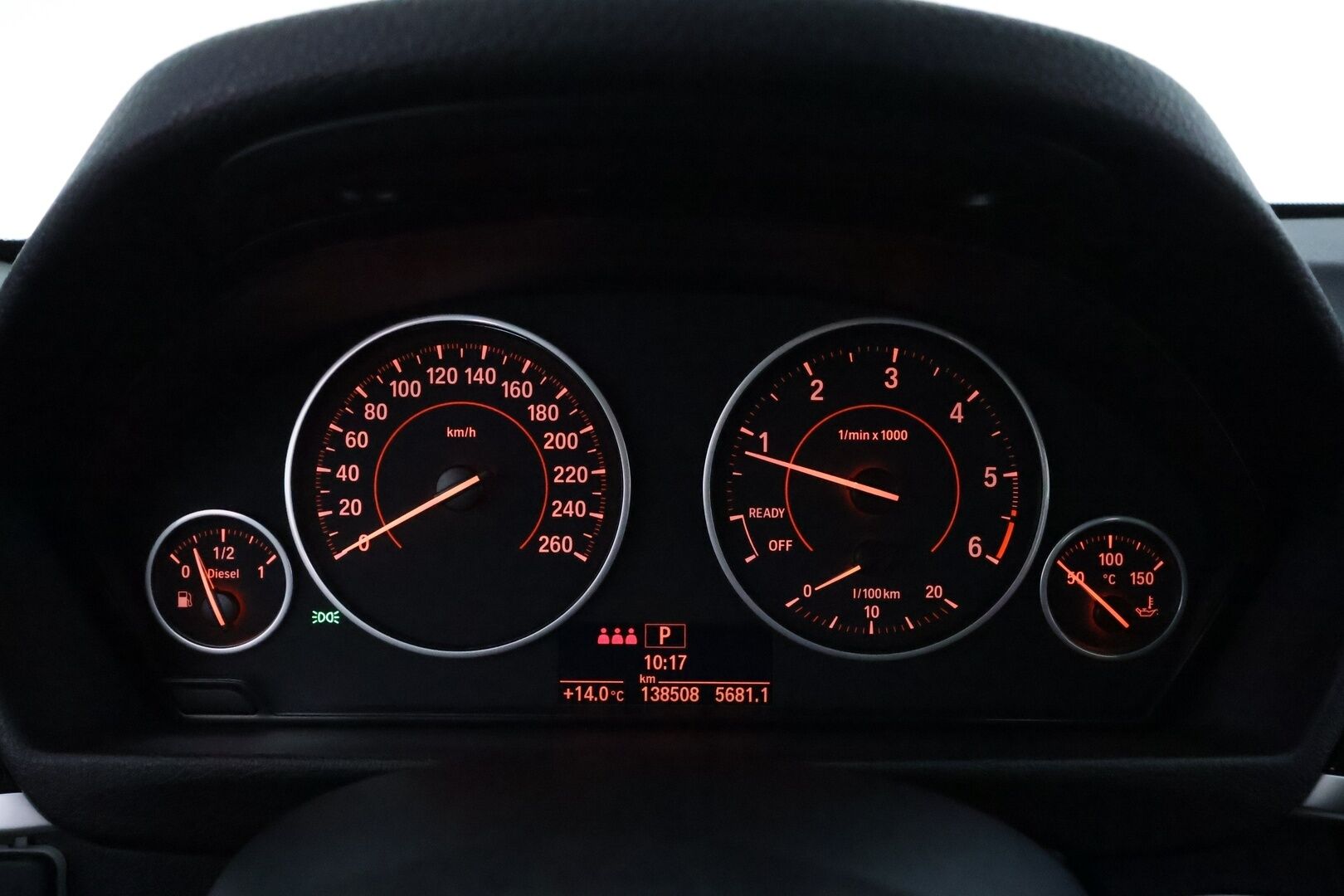BMW 320 2017 F31 Touring 320d A xDrive Business Sport *Vakkari / P.tutkat / Bluetooth / Sporttipenkit / LED / Koukku* - Kahdet renkaat aluvanteilla