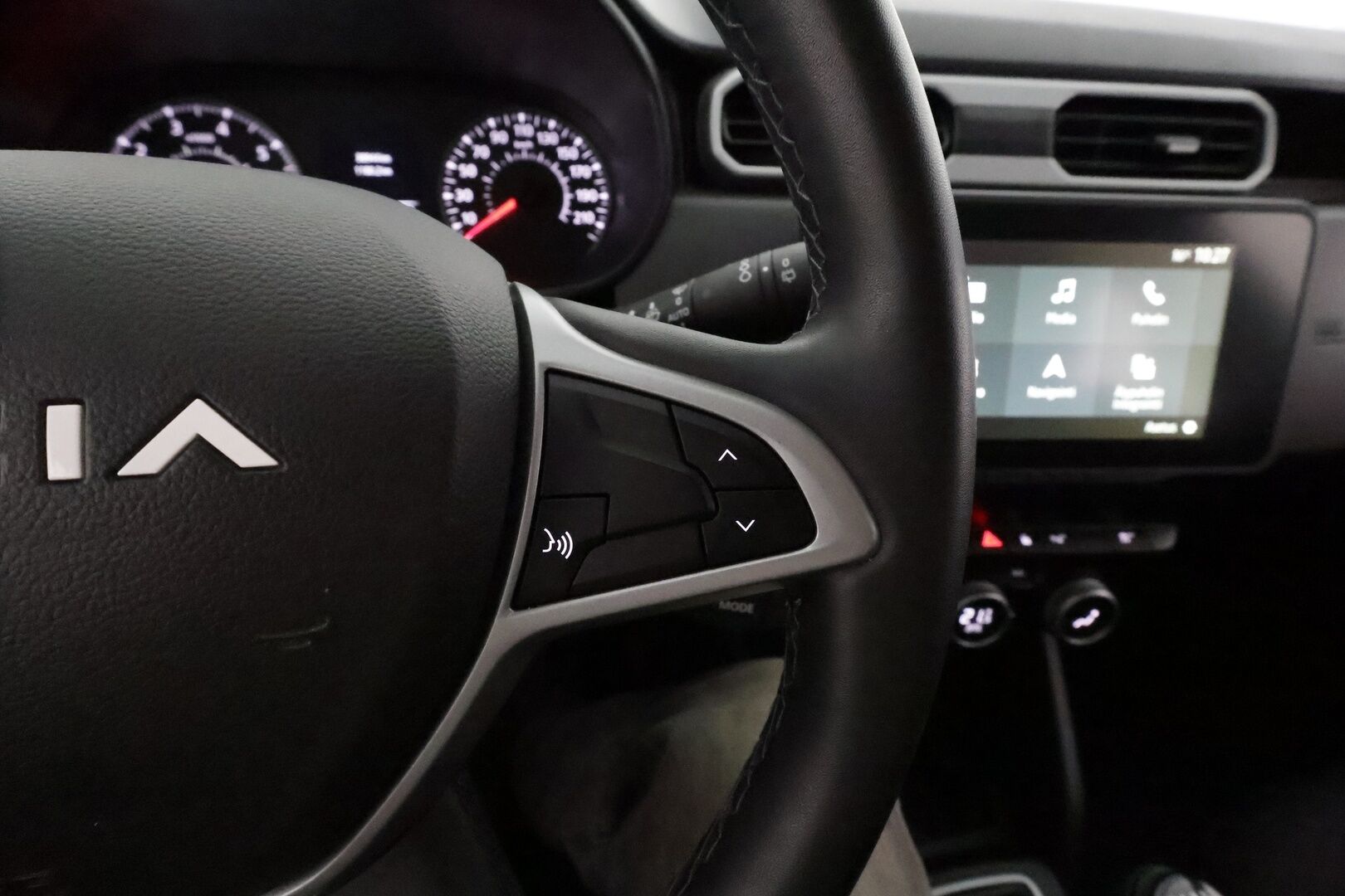Dacia Duster 2023 TCe 150 4x4 Journey **Vakkari / Koukku / P.kamera / Apple&Android / Katvevaroitin / Navi / Auto Ilmastointi** - Merkkihuollettu / Lukot