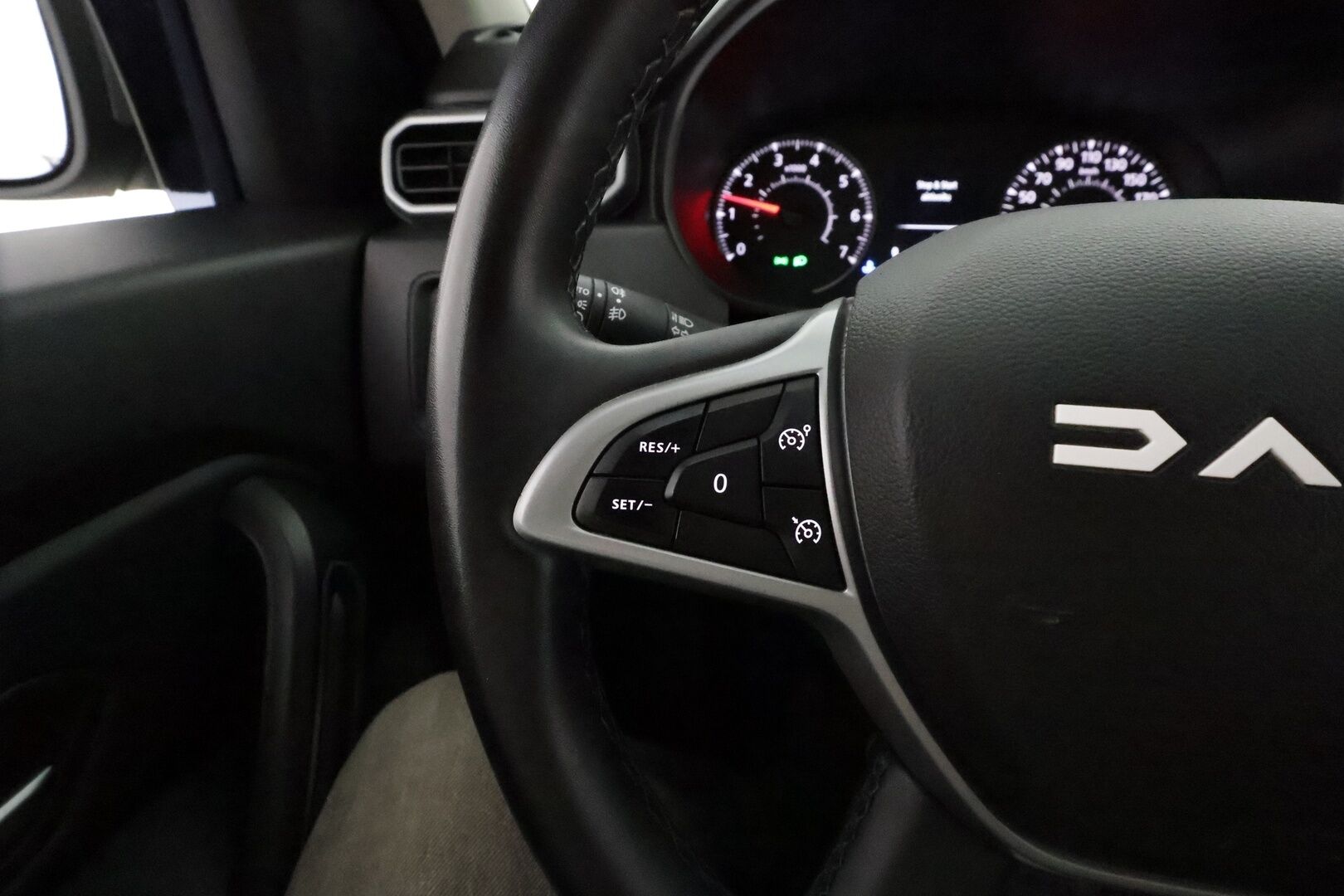 Dacia Duster 2023 TCe 150 4x4 Journey **Vakkari / Koukku / P.kamera / Apple&Android / Katvevaroitin / Navi / Auto Ilmastointi** - Merkkihuollettu / Lukot
