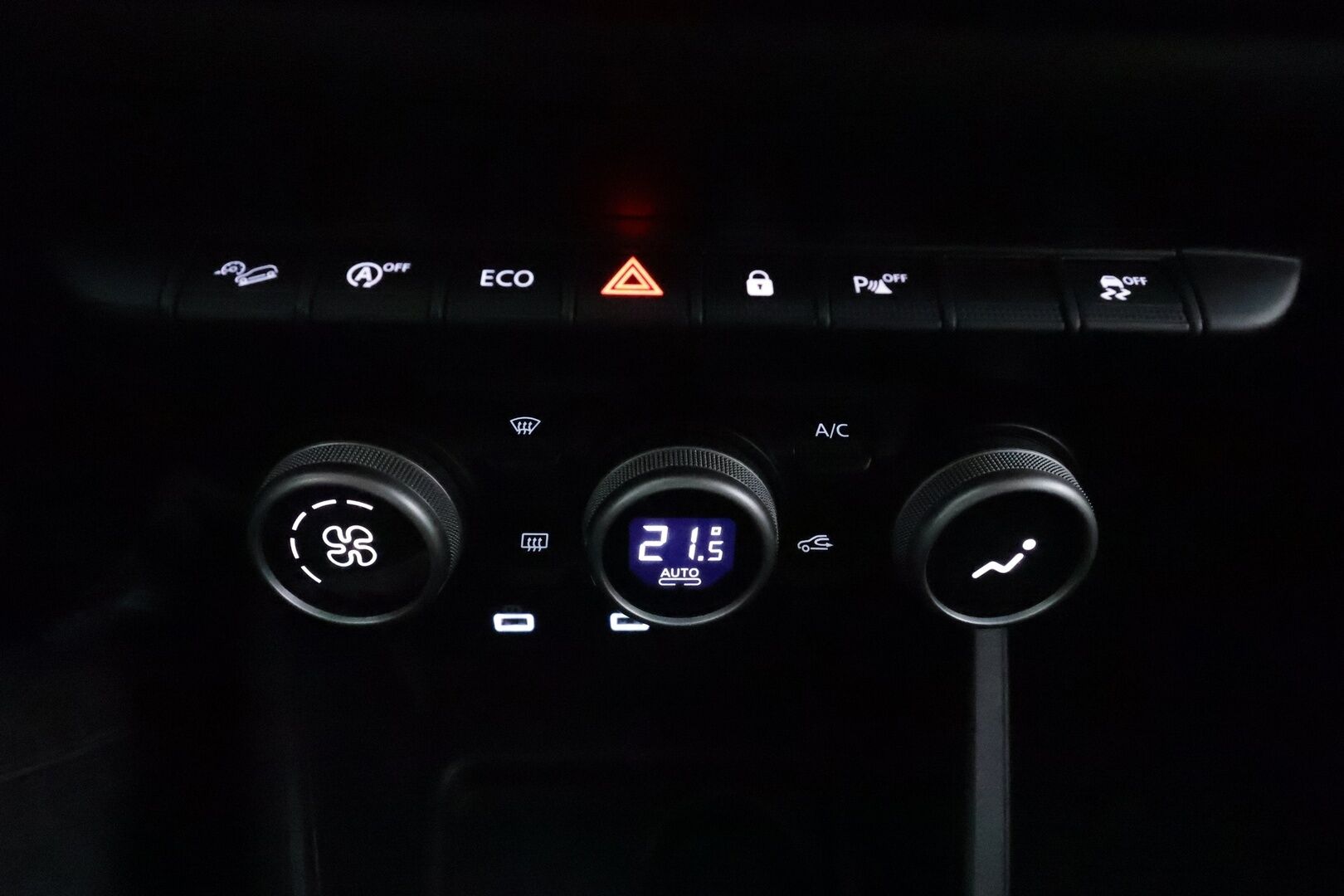 Dacia Duster 2023 TCe 150 4x4 Journey **Vakkari / Koukku / P.kamera / Apple&Android / Katvevaroitin / Navi / Auto Ilmastointi** - Merkkihuollettu / Lukot