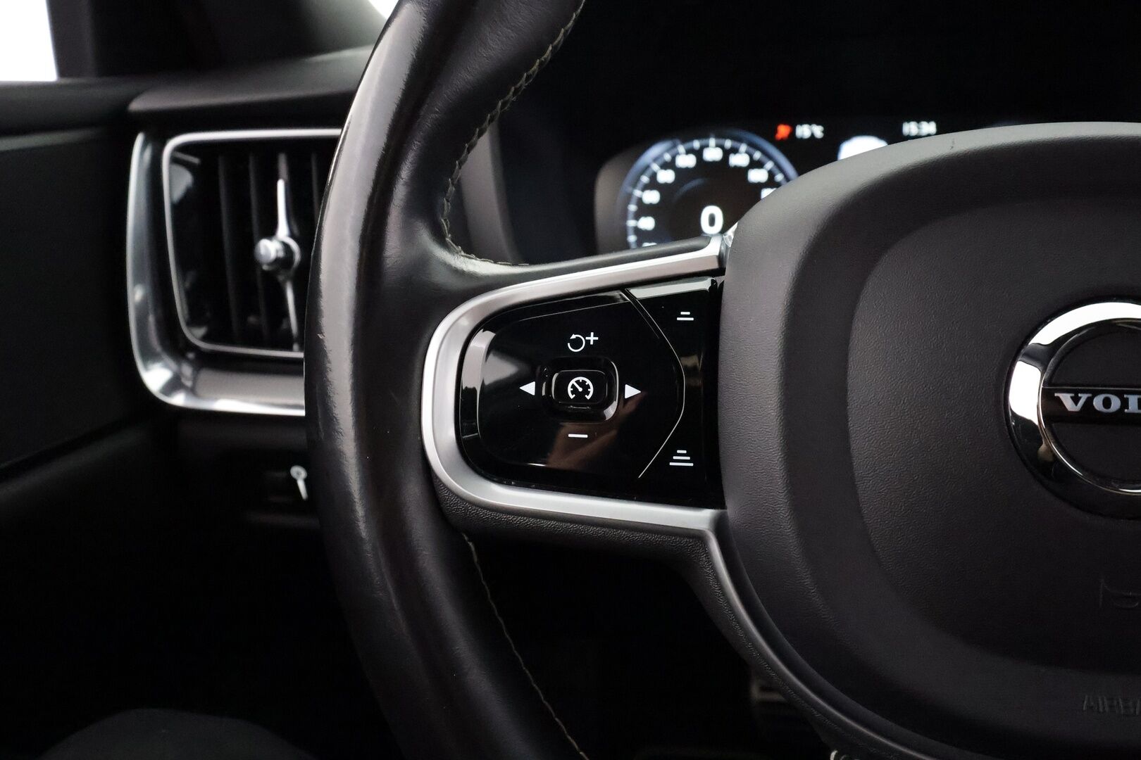 Volvo S60 2020 T8 TwE AWD Business R-Design Polestar aut - | Pilot assist | Webasto | Full-LED | High Performance audio | Muistipenkki | P.Kamera | Suomi-auto | Kahdet Renkaat |