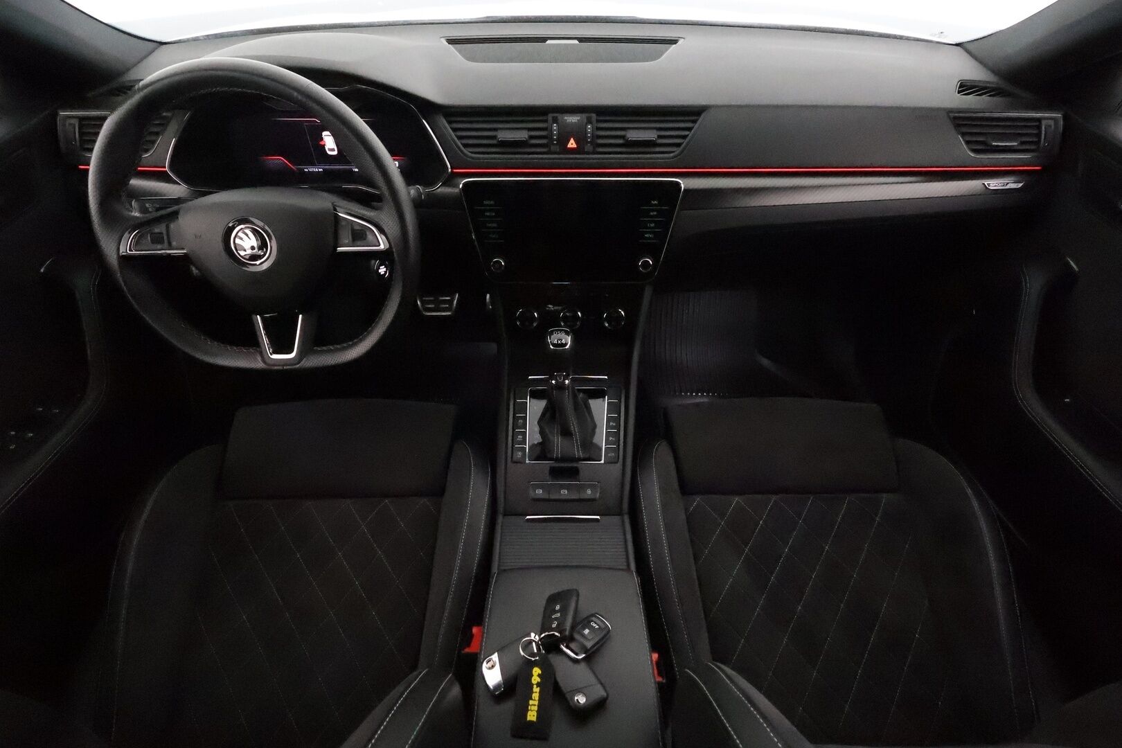 Skoda Superb 2020 Combi 2,0 TDI 190 4x4 SportLine DSG Aut **Canton / Matrix LED / Koukku / Muistipenkit / Adapt.vakkari / Sporttipenkit** - Suomi-auto / Kahdet renkaat aluvanteilla / Digimittaristo / Tuulilasin lämmitin / Ratin lämmitin / Navi