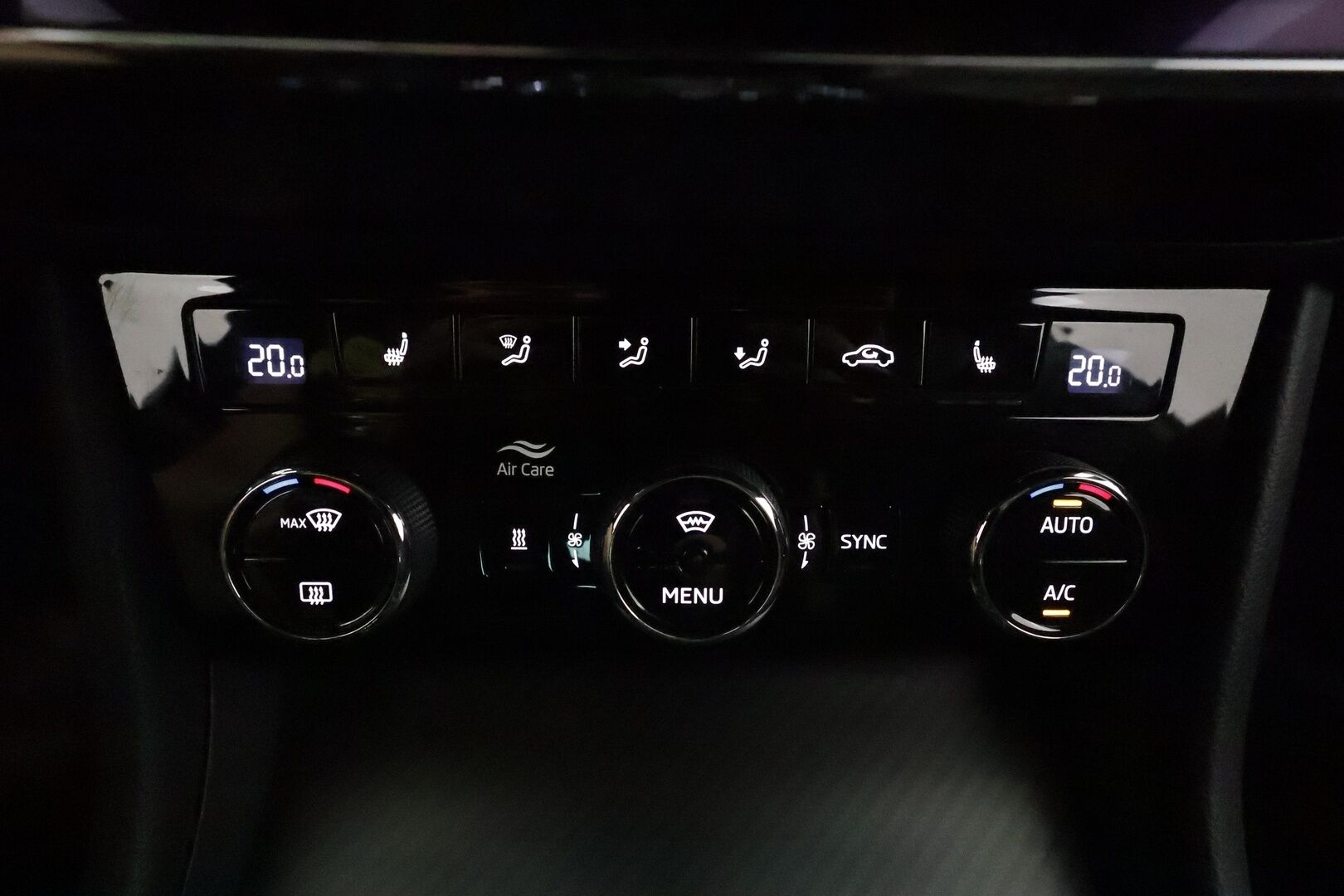 Skoda Superb 2020 Combi 2,0 TDI 190 4x4 SportLine DSG Aut **Canton / Matrix LED / Koukku / Muistipenkit / Adapt.vakkari / Sporttipenkit** - Suomi-auto / Kahdet renkaat aluvanteilla / Digimittaristo / Tuulilasin lämmitin / Ratin lämmitin / Navi