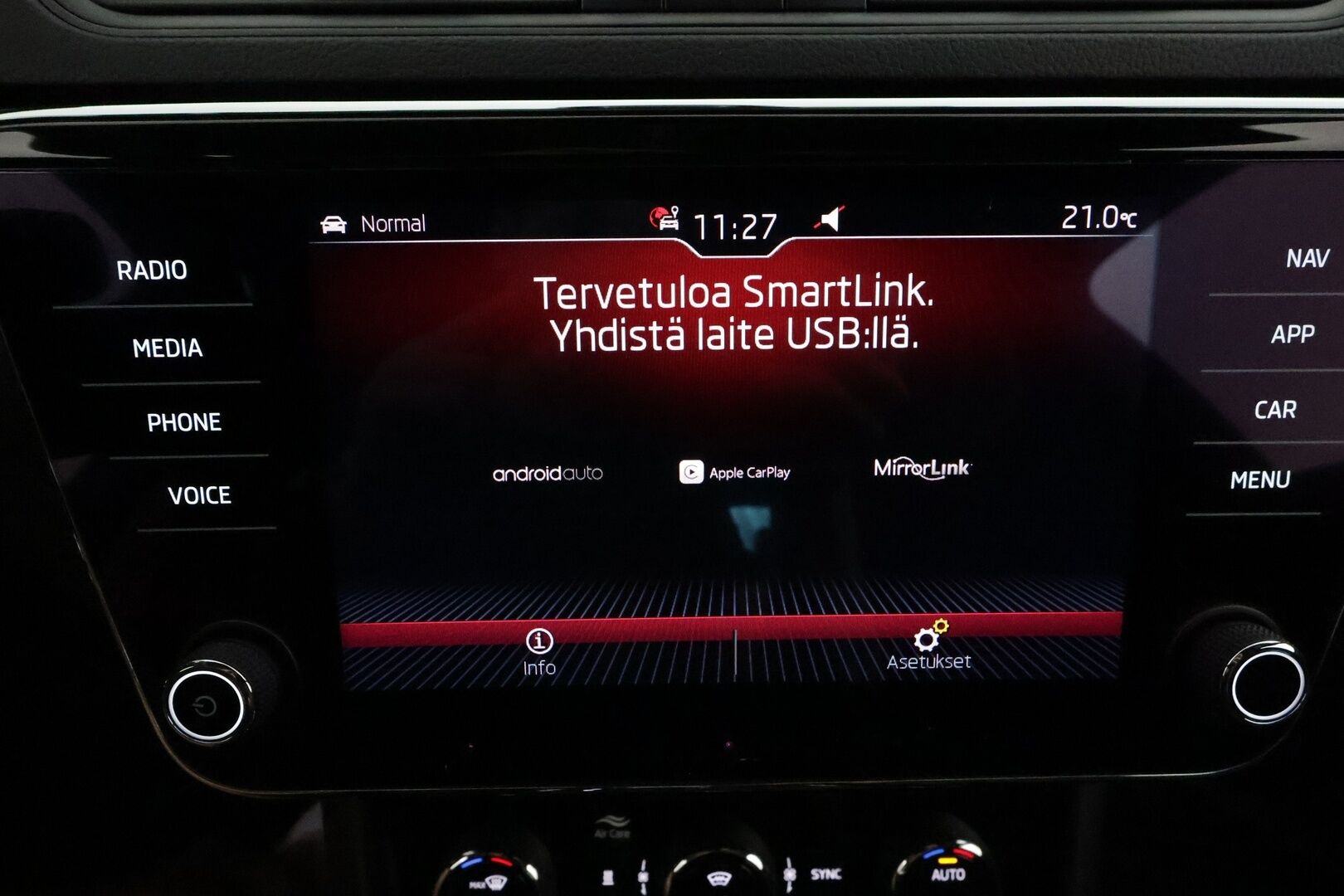Skoda Superb 2020 Combi 2,0 TDI 190 4x4 SportLine DSG Aut **Canton / Matrix LED / Koukku / Muistipenkit / Adapt.vakkari / Sporttipenkit** - Suomi-auto / Kahdet renkaat aluvanteilla / Digimittaristo / Tuulilasin lämmitin / Ratin lämmitin / Navi