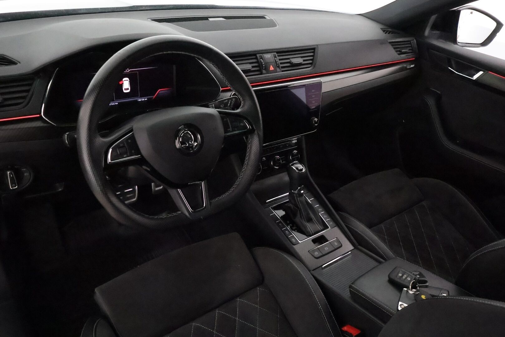 Skoda Superb 2020 Combi 2,0 TDI 190 4x4 SportLine DSG Aut **Canton / Matrix LED / Koukku / Muistipenkit / Adapt.vakkari / Sporttipenkit** - Suomi-auto / Kahdet renkaat aluvanteilla / Digimittaristo / Tuulilasin lämmitin / Ratin lämmitin / Navi