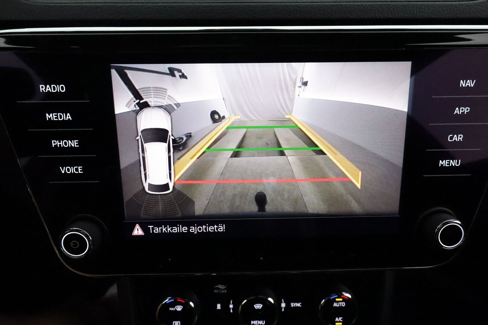 Skoda Superb 2020 Combi 2,0 TDI 190 4x4 SportLine DSG Aut **Canton / Matrix LED / Koukku / Muistipenkit / Adapt.vakkari / Sporttipenkit** - Suomi-auto / Kahdet renkaat aluvanteilla / Digimittaristo / Tuulilasin lämmitin / Ratin lämmitin / Navi