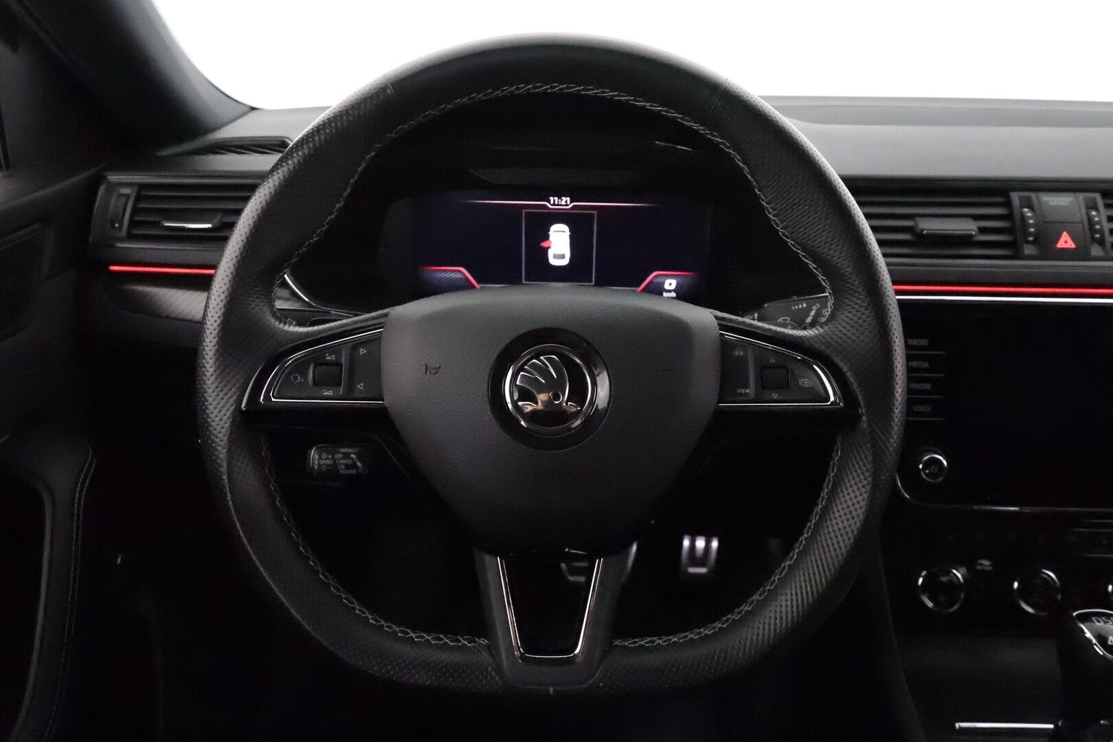 Skoda Superb 2020 Combi 2,0 TDI 190 4x4 SportLine DSG Aut **Canton / Matrix LED / Koukku / Muistipenkit / Adapt.vakkari / Sporttipenkit** - Suomi-auto / Kahdet renkaat aluvanteilla / Digimittaristo / Tuulilasin lämmitin / Ratin lämmitin / Navi