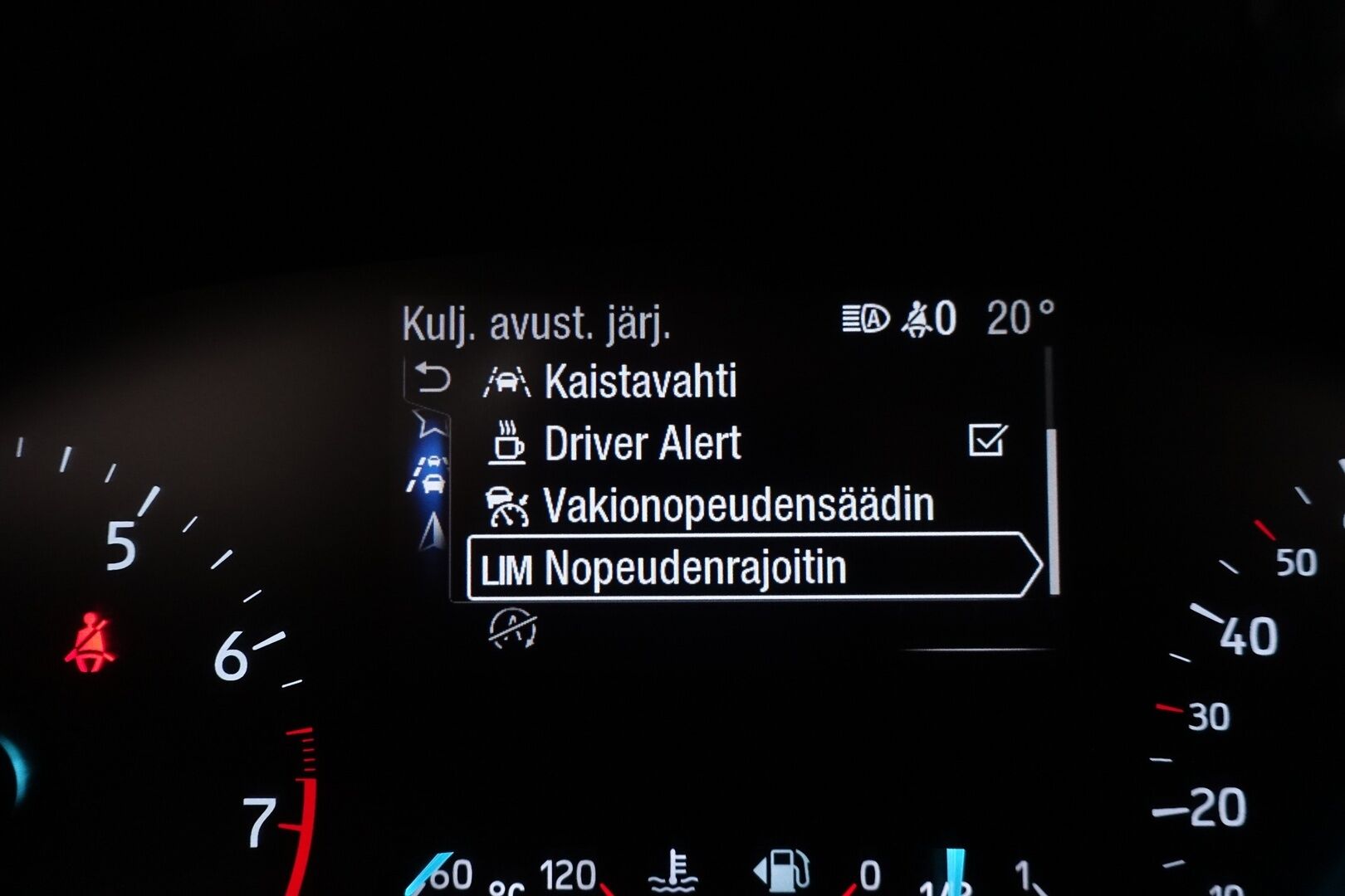Ford Focus 2020 1,5 EcoBoost 150hv A8 Active Wagon - | Suomi-auto | Webasto | ACC | LED | Navi | Apple & Android | Lohkolämmitin | P.tutkat | Ruby Red | 2xrenkaat & vanteet | - KORKO VAIN 3,99 %