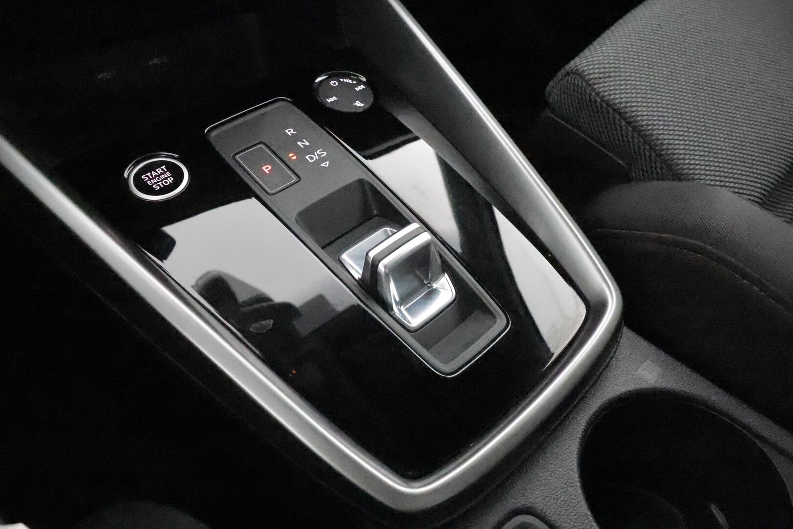 Audi A3 2021 Sedan Business 1,0 TFSI 85 kW S tronic **Adapt. vakkari / B&O / Webasto / Digimittaristo / Sporttipenkit / Apple&Android** - * Suomi-auto / 2x Renkaat & Vanteet *
