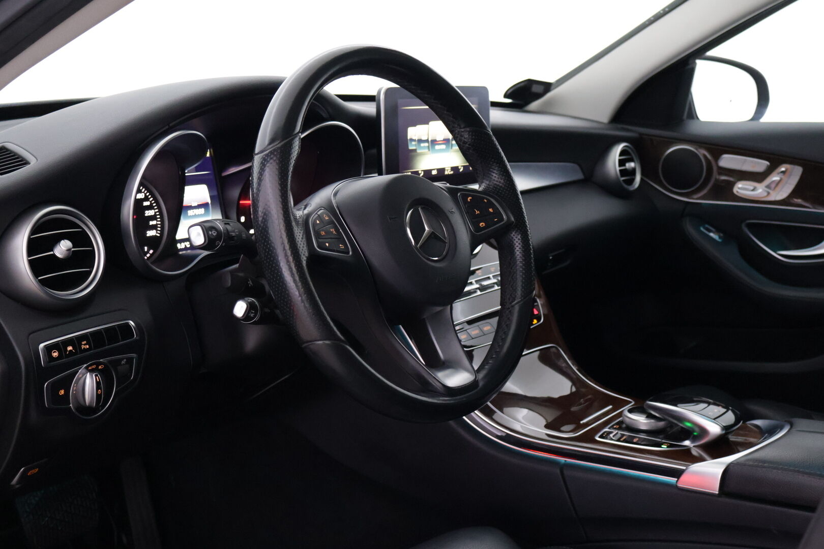 Mercedes-Benz C 2016 250 BlueTec T A 4MATIC 9G-Tronic Premium Business *DTR+Q / Ilma-alusta / BLIS / Panorama / Sähköpenkit muistilla / Comand Nav - Irroitettava Vetokoukku / Todella kattavat varuseet! /Sähköinen takaluukku