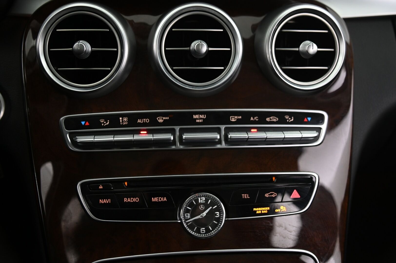 Mercedes-Benz C 2016 250 BlueTec T A 4MATIC Premium Business *DTR+Q / Ilma-alusta / Blis / Panorama / Sähköpenkit muistilla / Comand Nav - Irroitettava Vetokoukku / Todella kattavat varuseet! /Sähköinen takaluukku - HULLUT VÄLIPÄIVÄT KORKOTARJOUS 2,49%