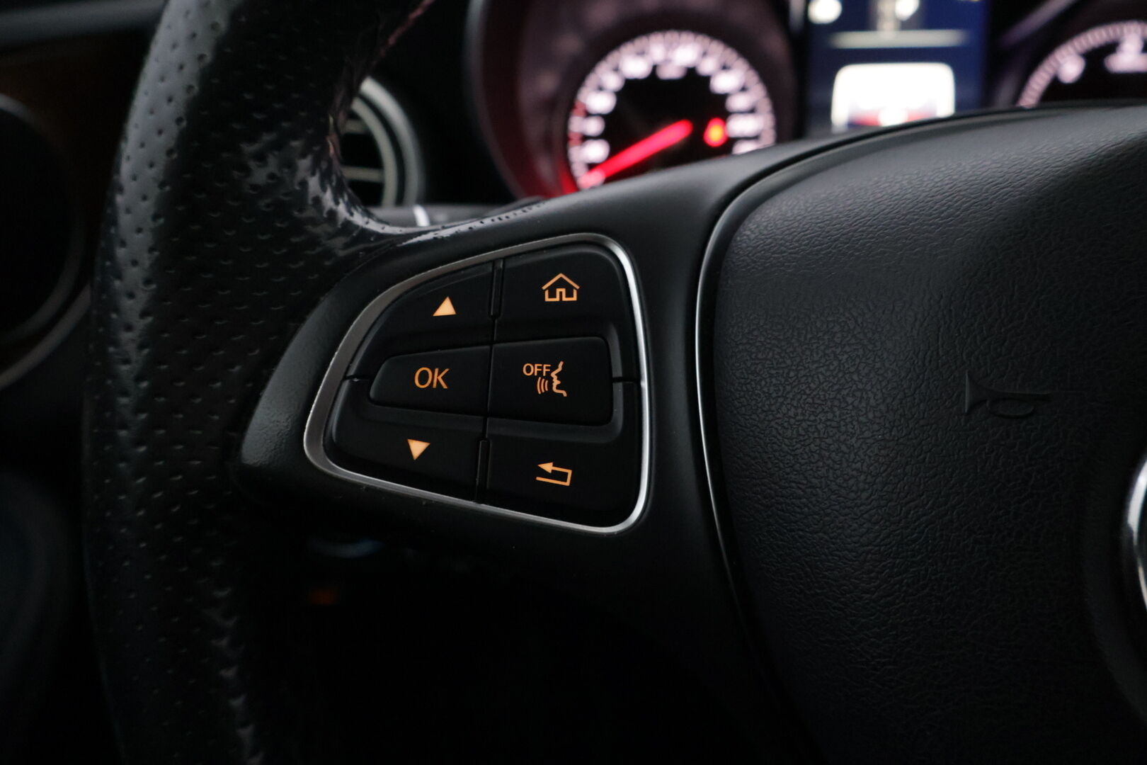 Mercedes-Benz C 2016 250 BlueTec T A 4MATIC 9G-Tronic Premium Business *DTR+Q / Ilma-alusta / BLIS / Panorama / Sähköpenkit muistilla /Comand - Irroitettava Vetokoukku / Todella kattavat varuseet! /Sähköinen takaluukku / Ajoavustin