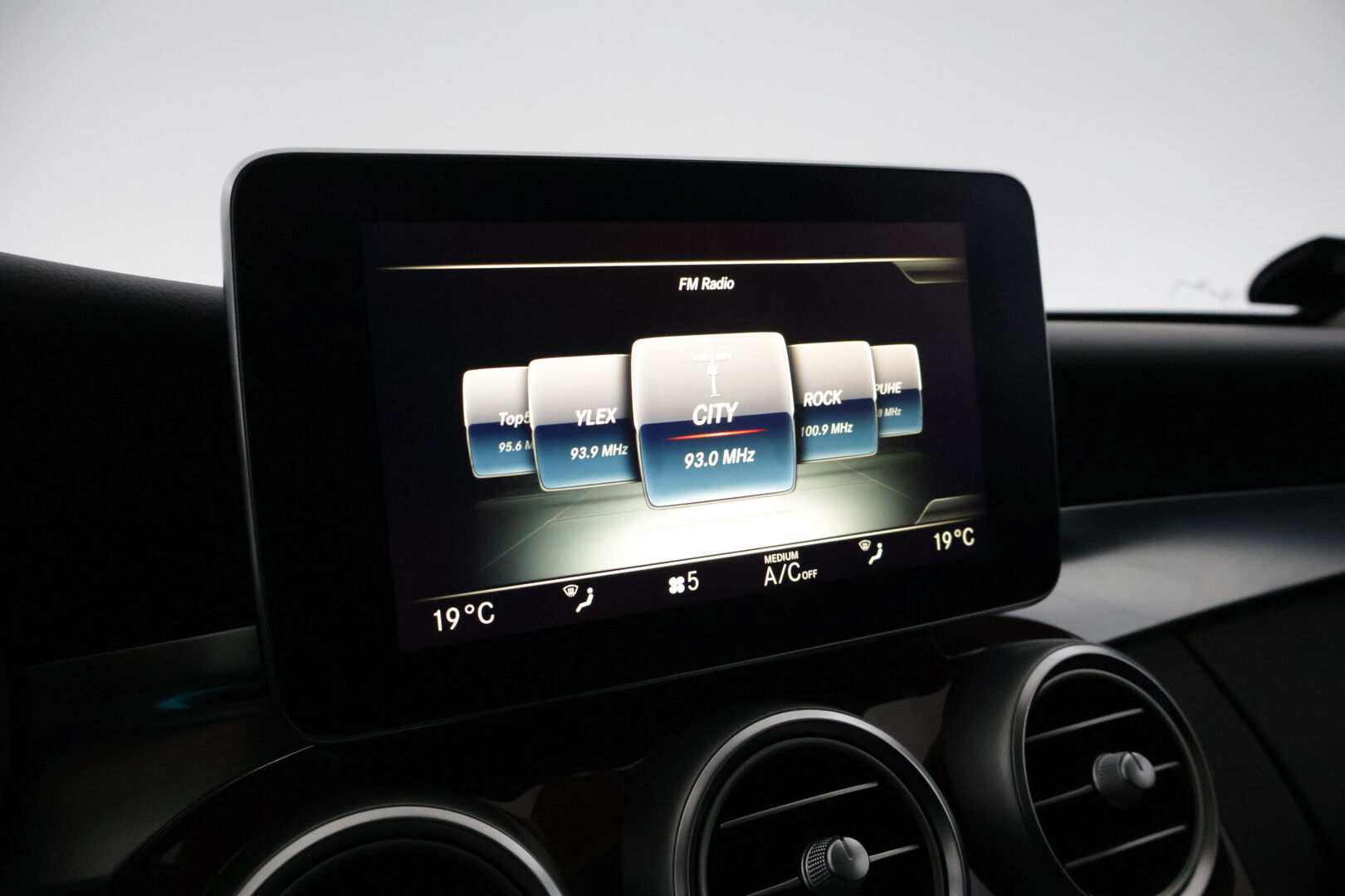 Mercedes-Benz C 2016 250 BlueTec T A 4MATIC 9G-Tronic Premium Business *DTR+Q / Ilma-alusta / BLIS / Panorama / Sähköpenkit muistilla /Comand - Irroitettava Vetokoukku / Todella kattavat varuseet! /Sähköinen takaluukku / Ajoavustin