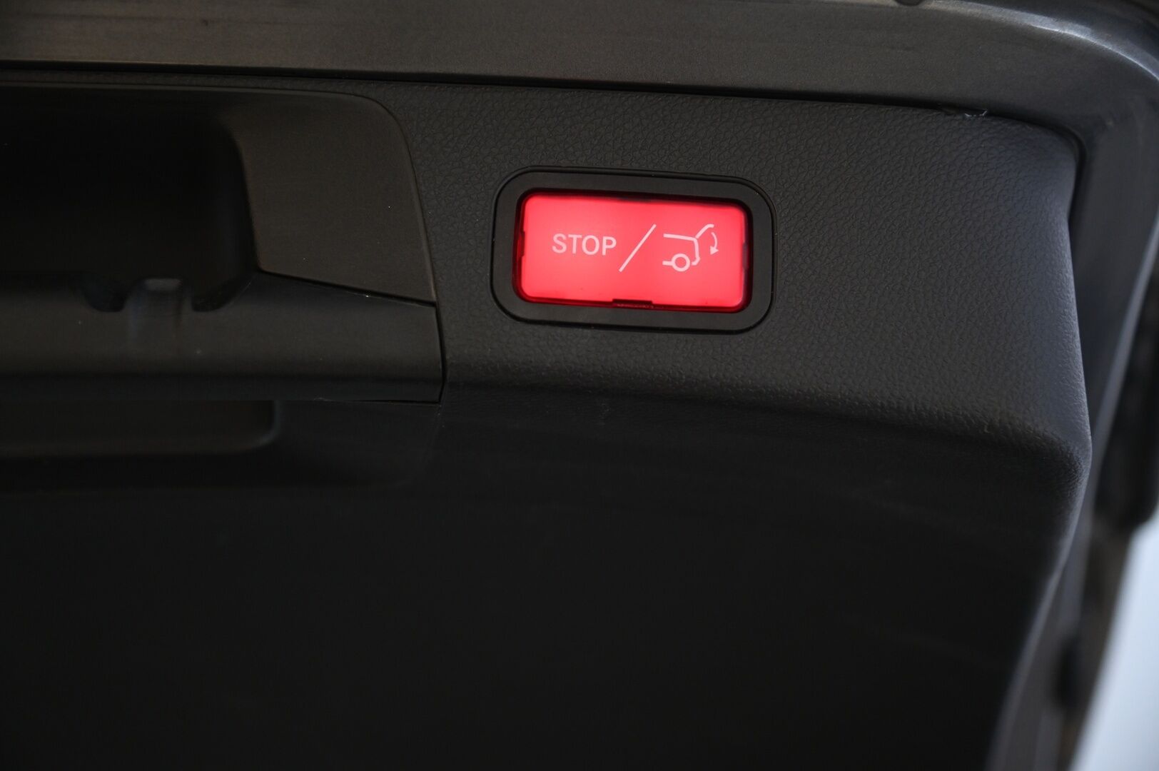 Mercedes-Benz C 2016 250 BlueTec T A 4MATIC Premium Business *DTR+Q / Ilma-alusta / Blis / Panorama / Sähköpenkit muistilla / Comand Nav - Irroitettava Vetokoukku / Todella kattavat varuseet! /Sähköinen takaluukku - HULLUT VÄLIPÄIVÄT KORKOTARJOUS 2,49%