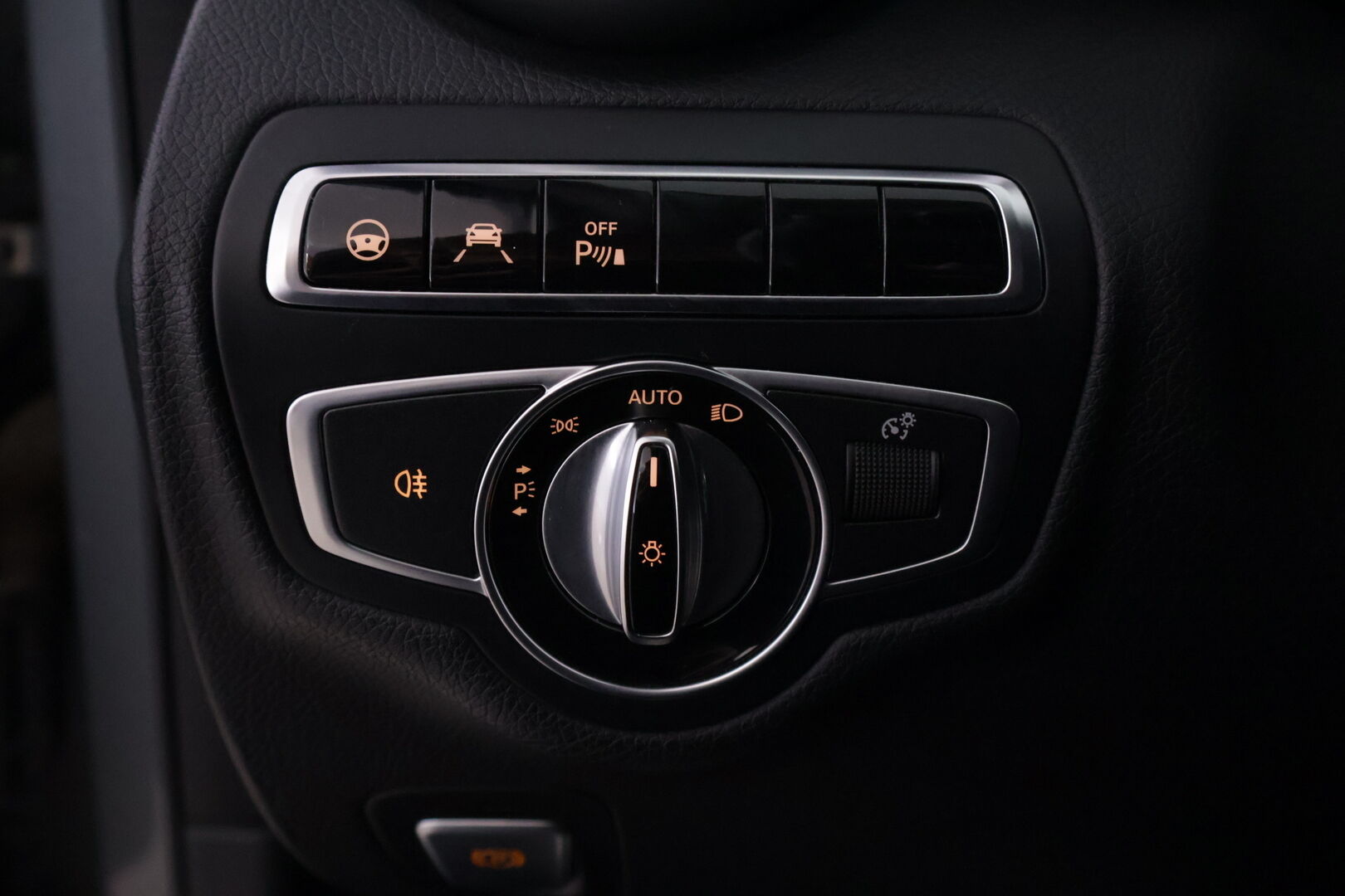 Mercedes-Benz C 2016 250 BlueTec T A 4MATIC 9G-Tronic Premium Business *DTR+Q / Ilma-alusta / BLIS / Panorama / Sähköpenkit muistilla /Comand - Irroitettava Vetokoukku / Todella kattavat varuseet! /Sähköinen takaluukku / Ajoavustin