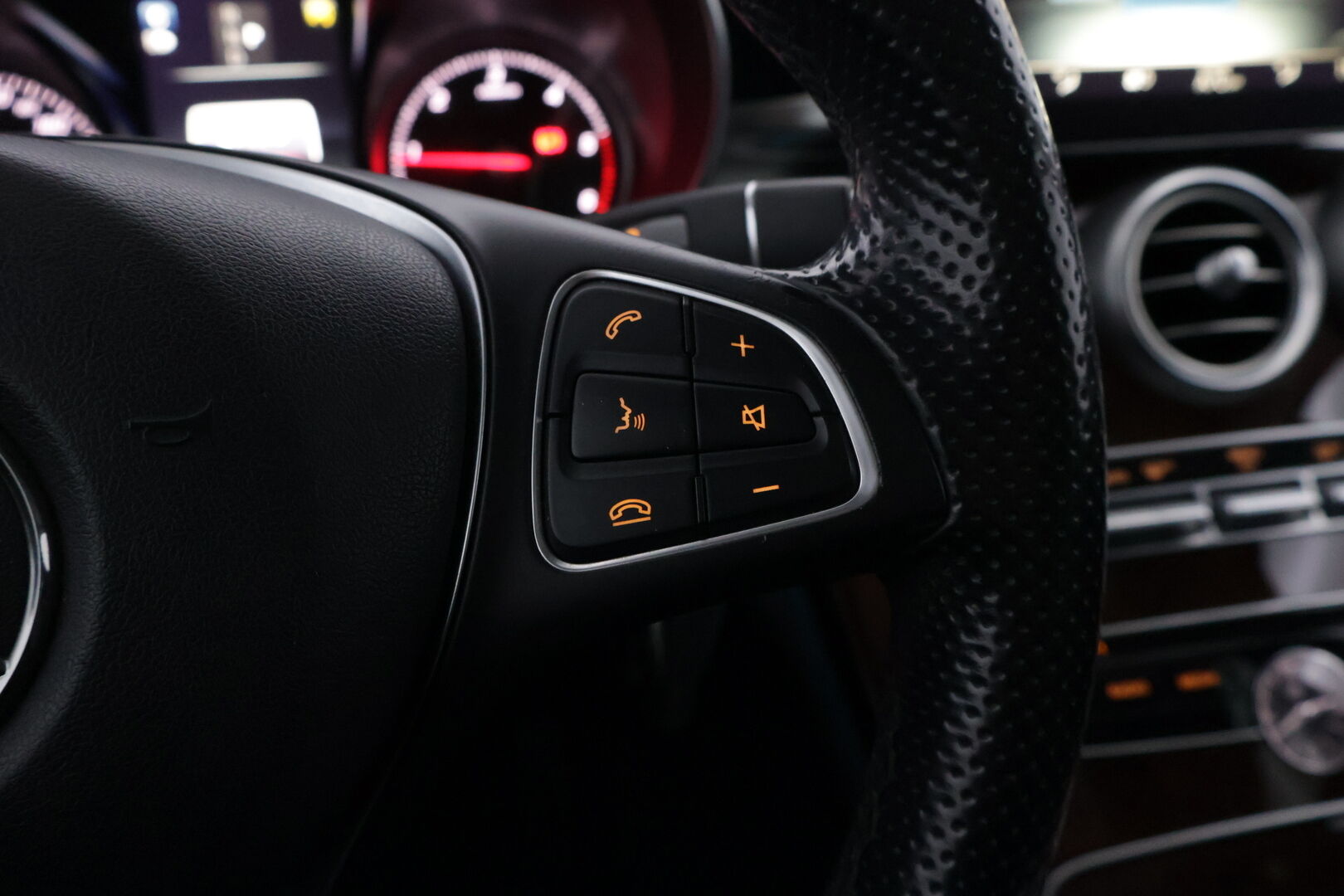 Mercedes-Benz C 2016 250 BlueTec T A 4MATIC 9G-Tronic Premium Business *DTR+Q / Ilma-alusta / BLIS / Panorama / Sähköpenkit muistilla / Comand Nav - Irroitettava Vetokoukku / Todella kattavat varuseet! /Sähköinen takaluukku