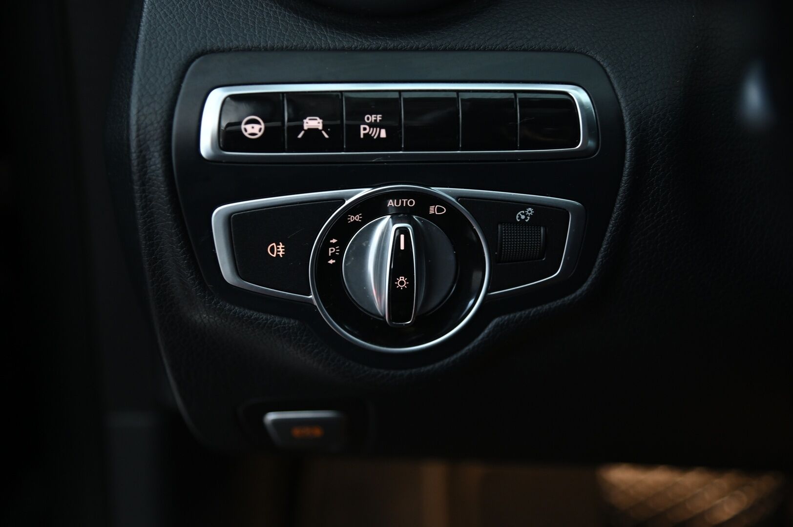 Mercedes-Benz C 2016 250 BlueTec T A 4MATIC Premium Business *DTR+Q / Ilma-alusta / Blis / Panorama / Sähköpenkit muistilla / Comand Nav - Irroitettava Vetokoukku / Todella kattavat varuseet! /Sähköinen takaluukku - HULLUT VÄLIPÄIVÄT KORKOTARJOUS 2,49%