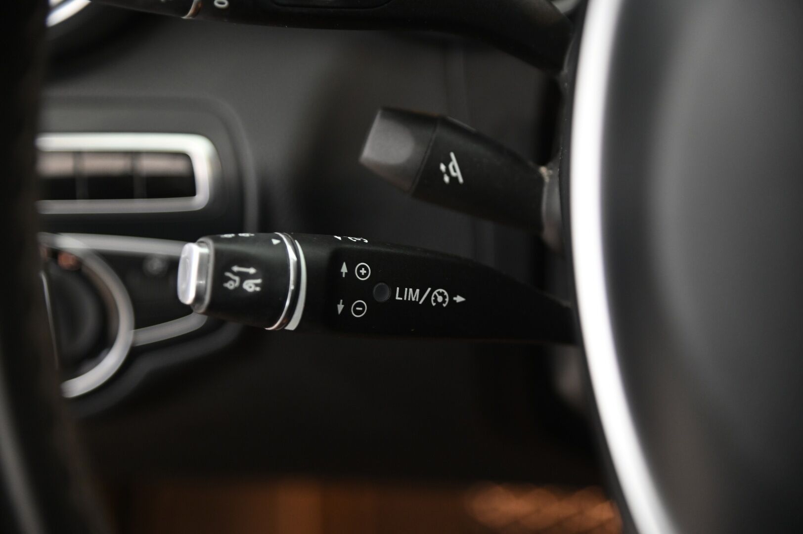 Mercedes-Benz C 2016 250 BlueTec T A 4MATIC Premium Business *DTR+Q / Ilma-alusta / Blis / Panorama / Sähköpenkit muistilla / Comand Nav - Irroitettava Vetokoukku / Todella kattavat varuseet! /Sähköinen takaluukku - HULLUT VÄLIPÄIVÄT KORKOTARJOUS 2,49%