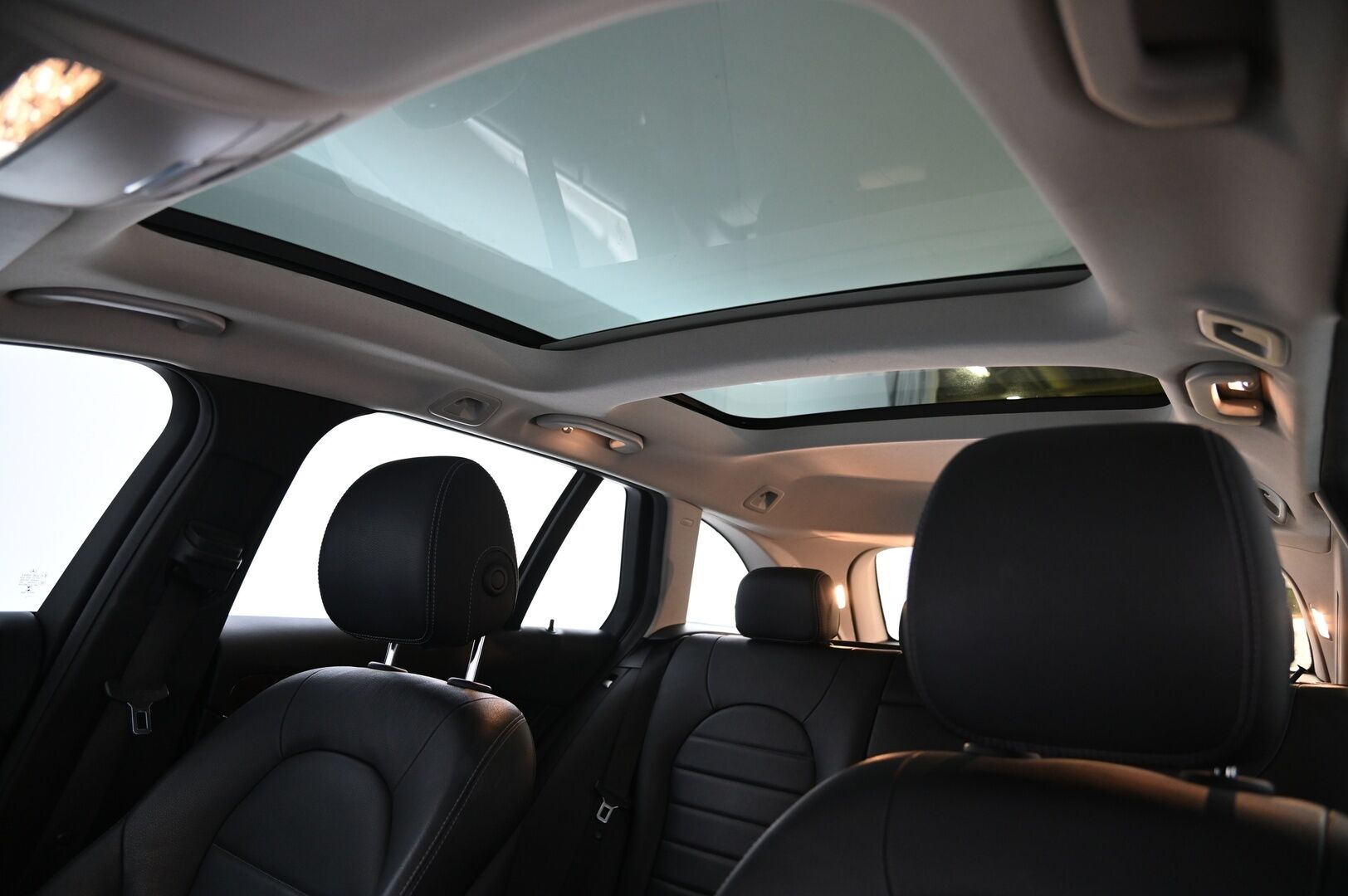 Mercedes-Benz C 2016 250 BlueTec T A 4MATIC Premium Business *DTR+Q / Ilma-alusta / Blis / Panorama / Sähköpenkit muistilla / Comand Nav - Irroitettava Vetokoukku / Todella kattavat varuseet! /Sähköinen takaluukku - HULLUT VÄLIPÄIVÄT KORKOTARJOUS 2,49%