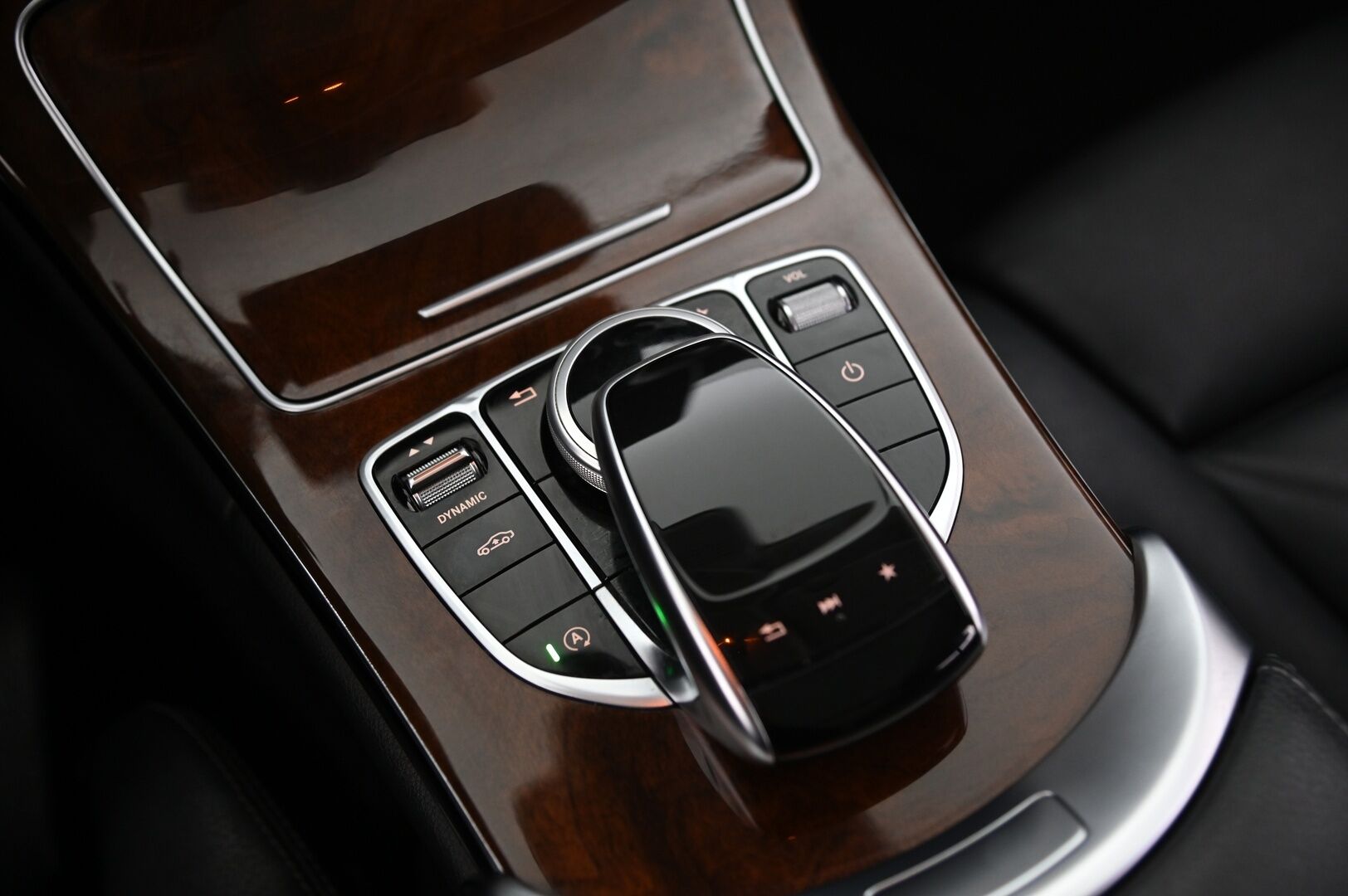 Mercedes-Benz C 2016 250 BlueTec T A 4MATIC Premium Business *DTR+Q / Ilma-alusta / Blis / Panorama / Sähköpenkit muistilla / Comand Nav - Irroitettava Vetokoukku / Todella kattavat varuseet! /Sähköinen takaluukku - HULLUT VÄLIPÄIVÄT KORKOTARJOUS 2,49%