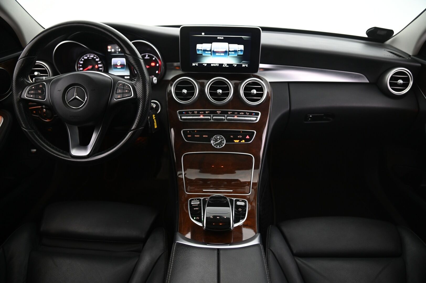 Mercedes-Benz C 2016 250 BlueTec T A 4MATIC Premium Business *DTR+Q / Ilma-alusta / Blis / Panorama / Sähköpenkit muistilla / Comand Nav - Irroitettava Vetokoukku / Todella kattavat varuseet! /Sähköinen takaluukku - HULLUT VÄLIPÄIVÄT KORKOTARJOUS 2,49%